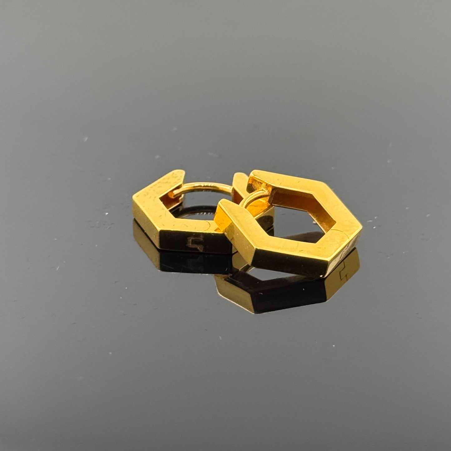 22k Solid Gold Simple Ladies Hoops E100