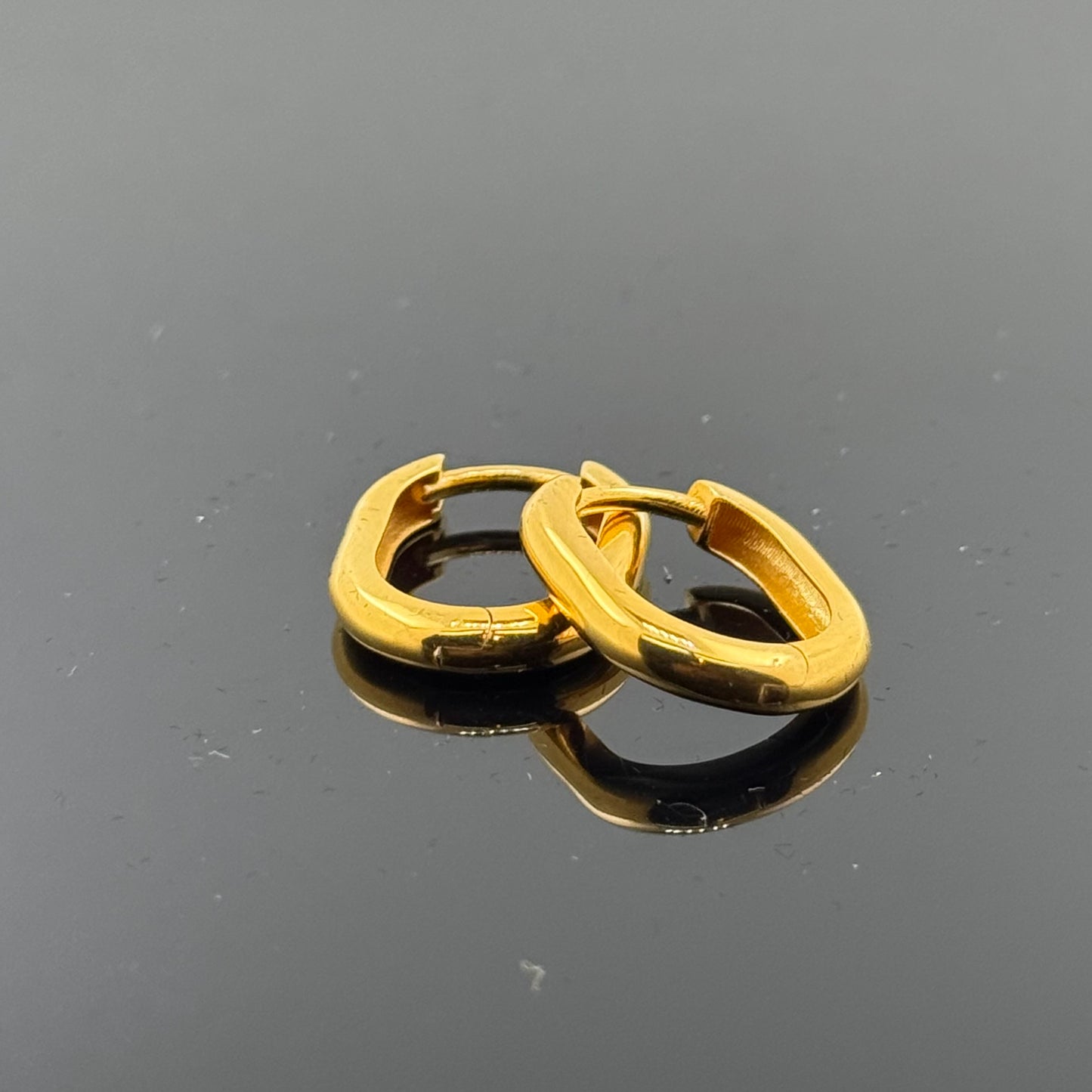 22k Solid Gold Simple Ladies Hoops E102