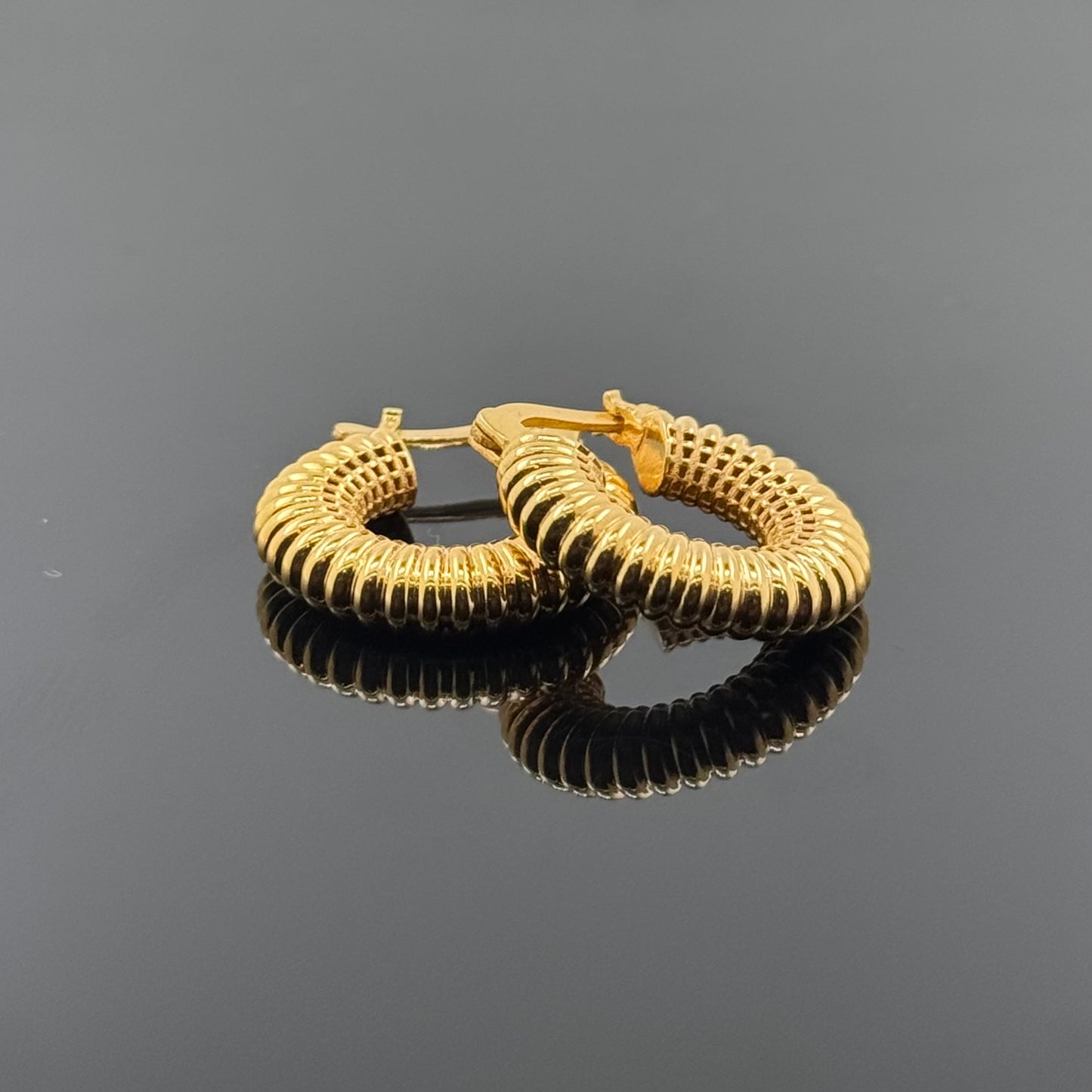 22k Solid Gold Simple Ladies Hoops E109
