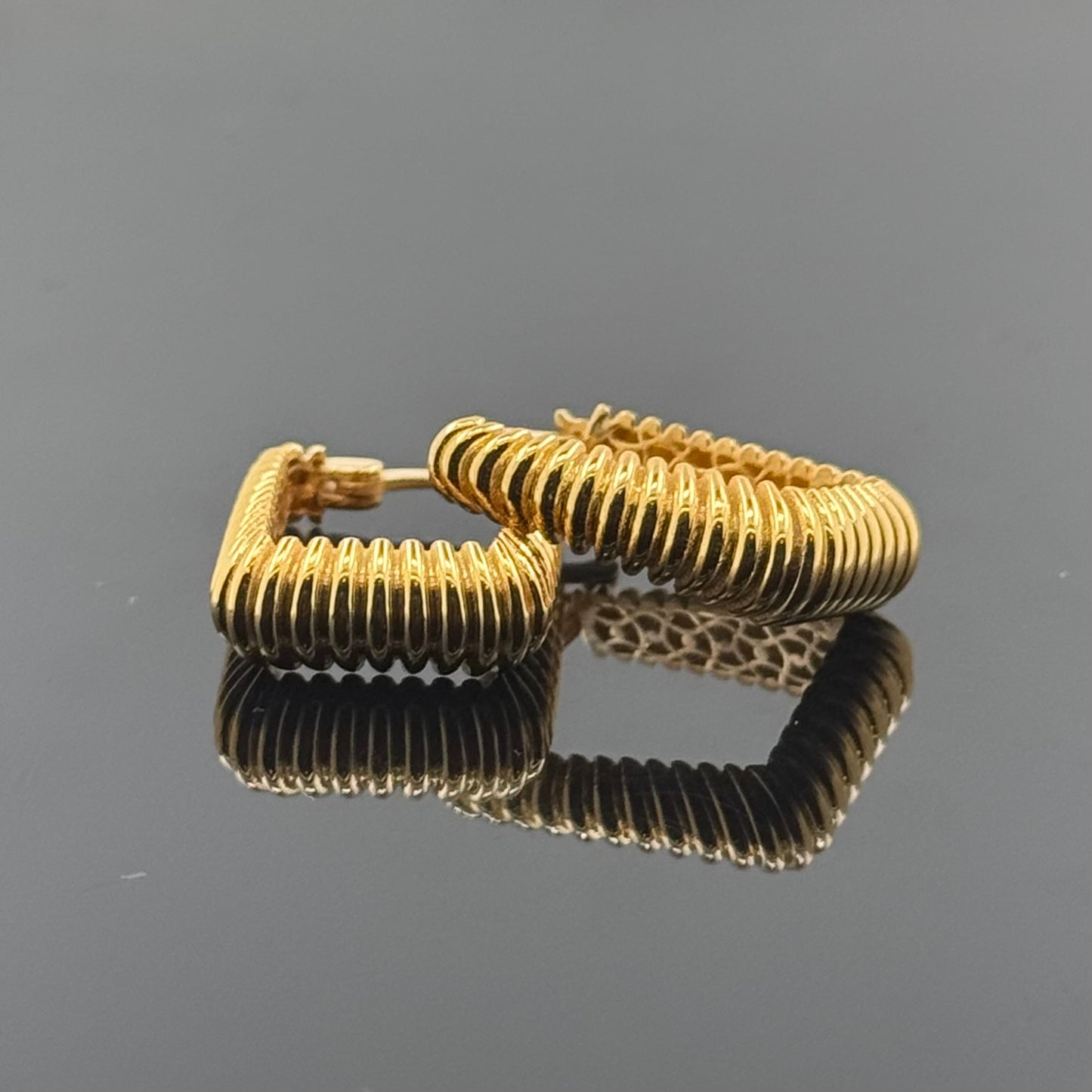 22k Solid Gold Simple Ladies Hoops E118