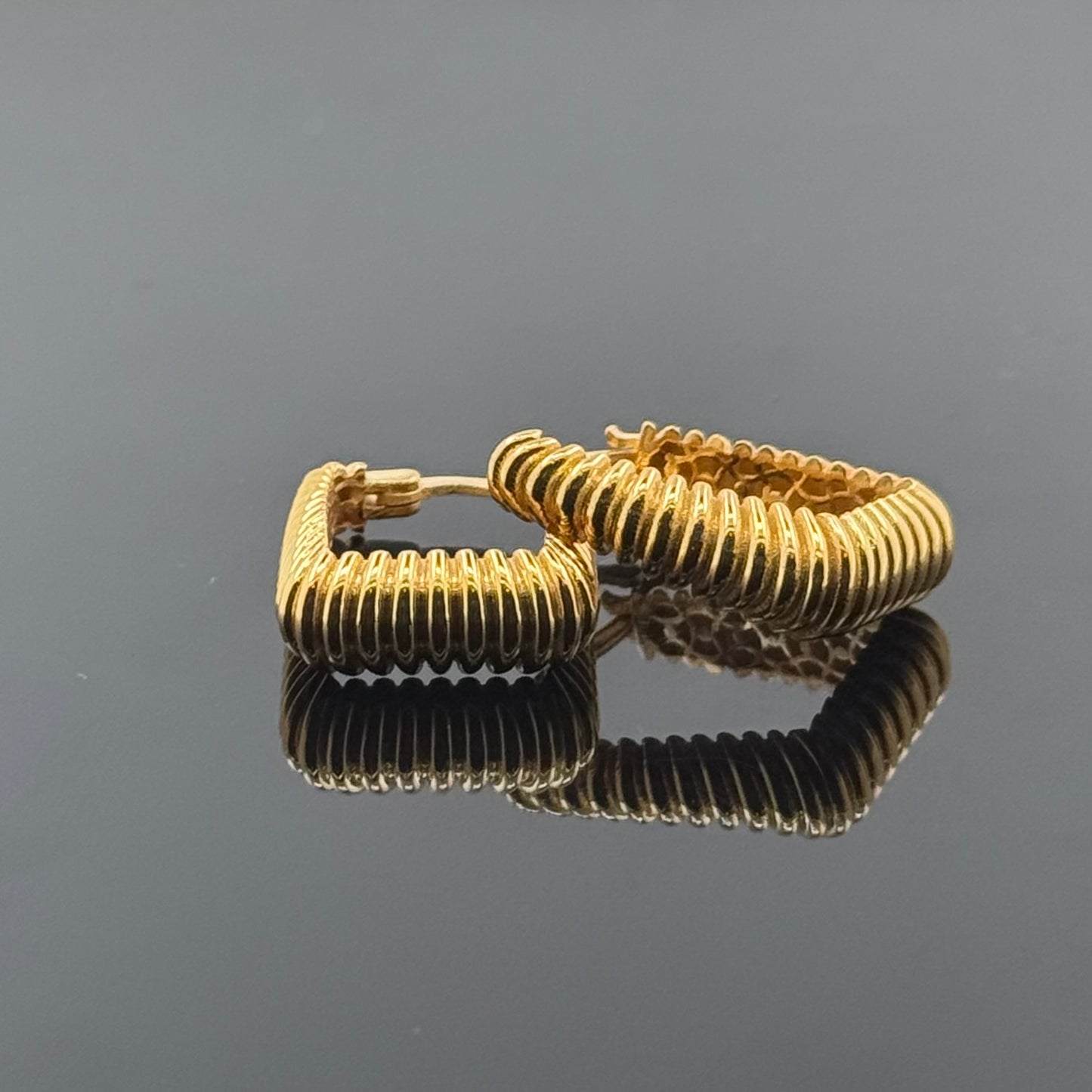 22k Solid Gold Simple Ladies Hoops E120