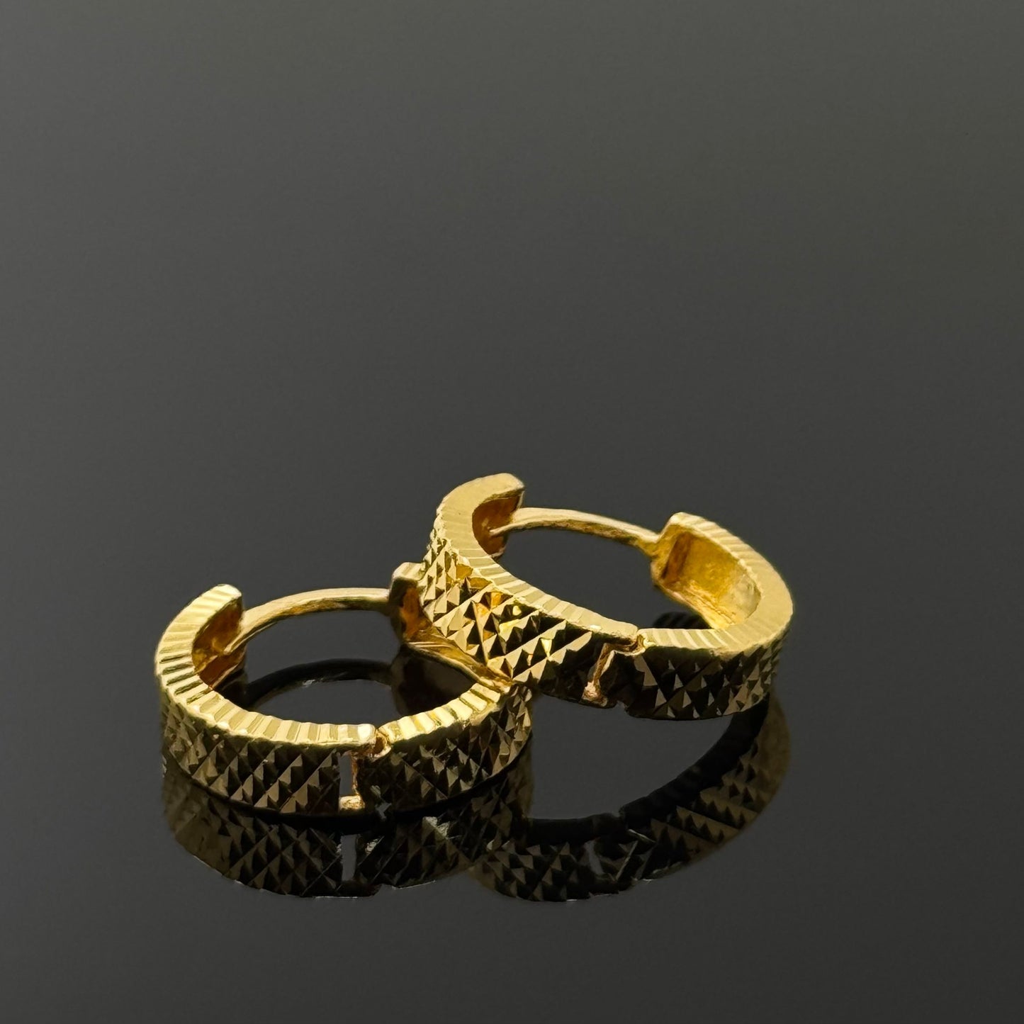 22k Solid Gold Simple Ladies Hoops E170