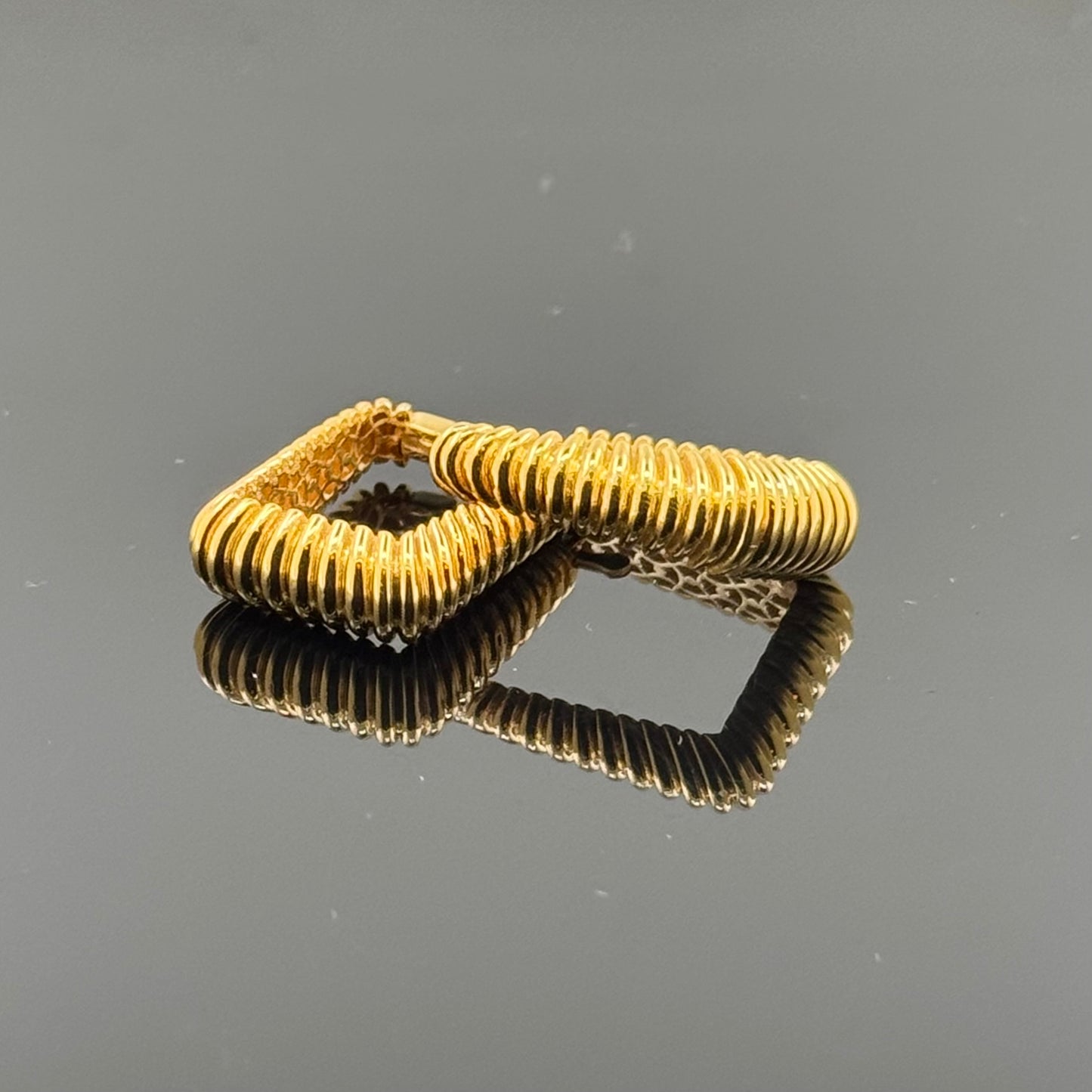 22k Solid Gold Simple Ladies Hoops E23