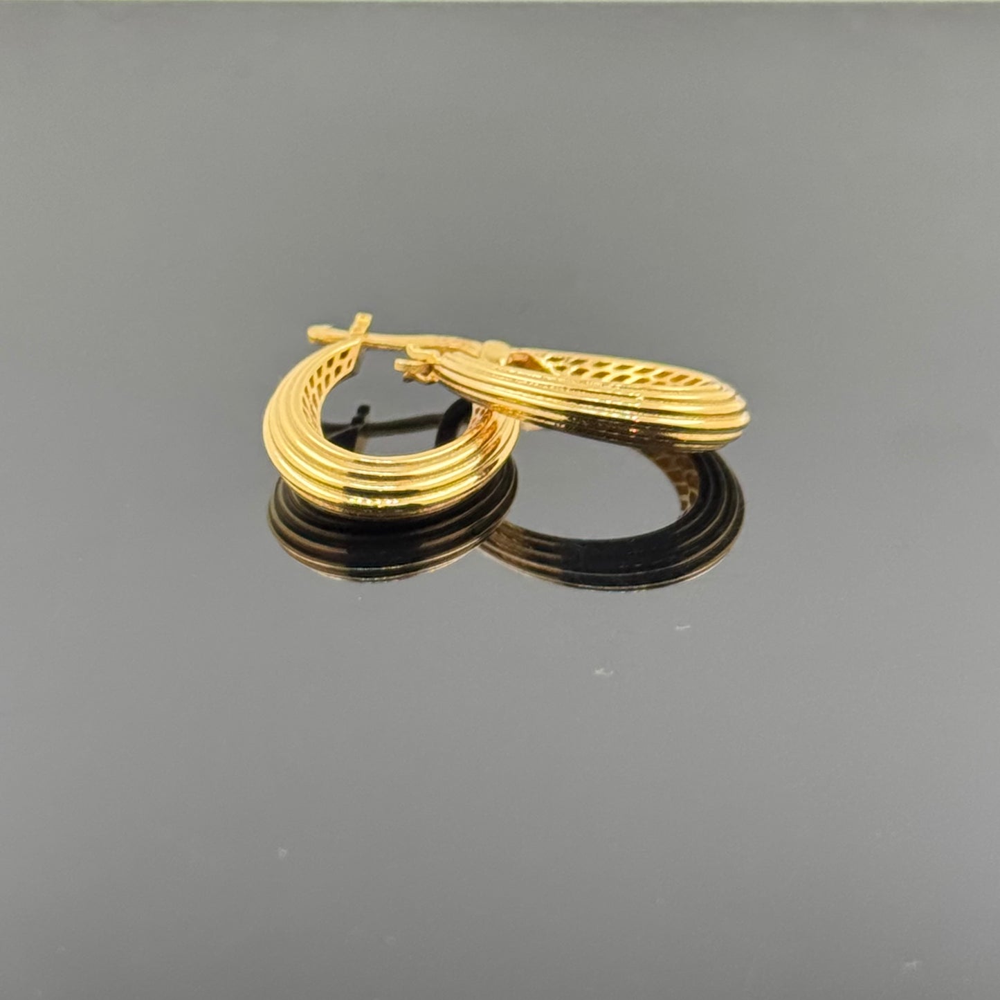 22k Solid Gold Simple Ladies Hoops E24