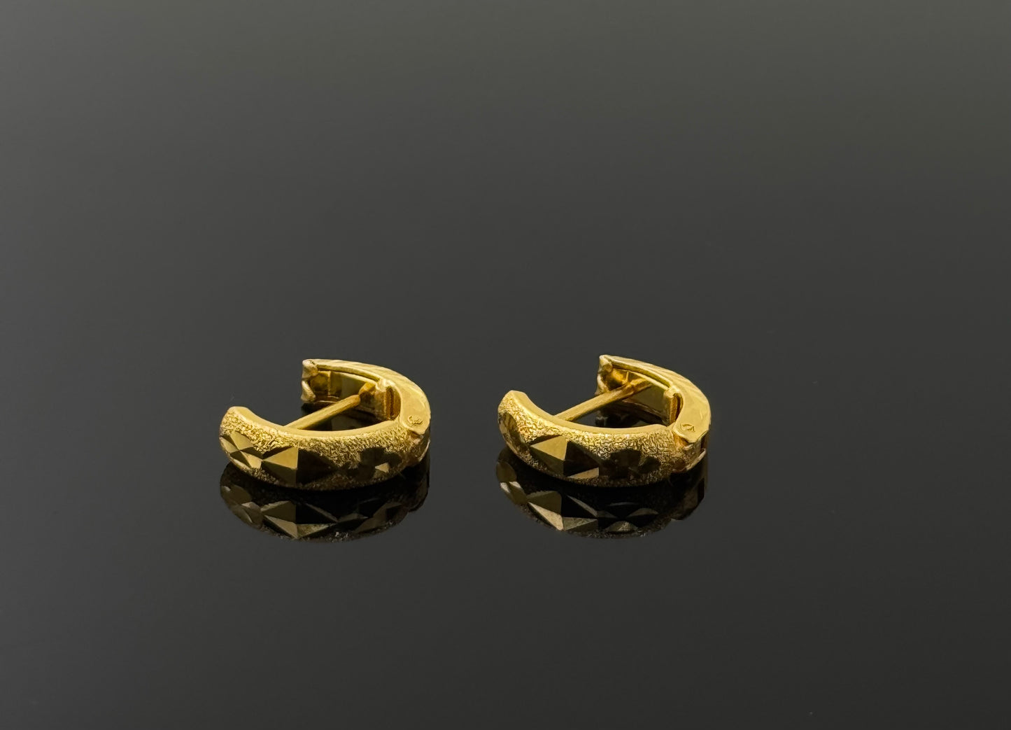 22k Solid Gold Simple Ladies Hoops E247