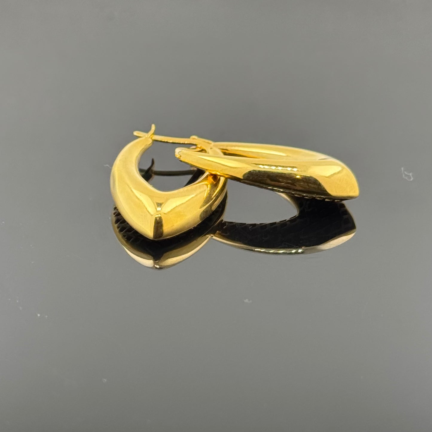 22k Solid Gold Simple Ladies Hoops E25