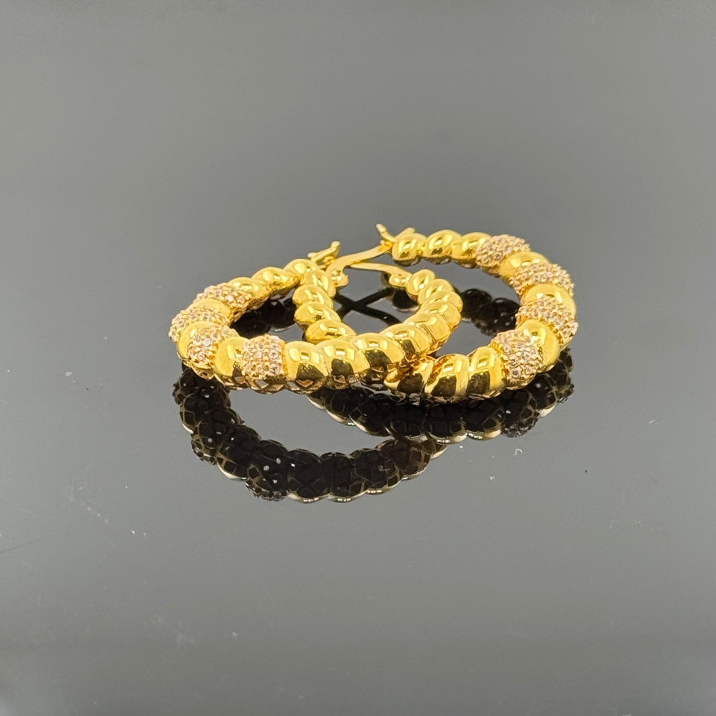 22k Solid Gold Simple Ladies Hoops E28