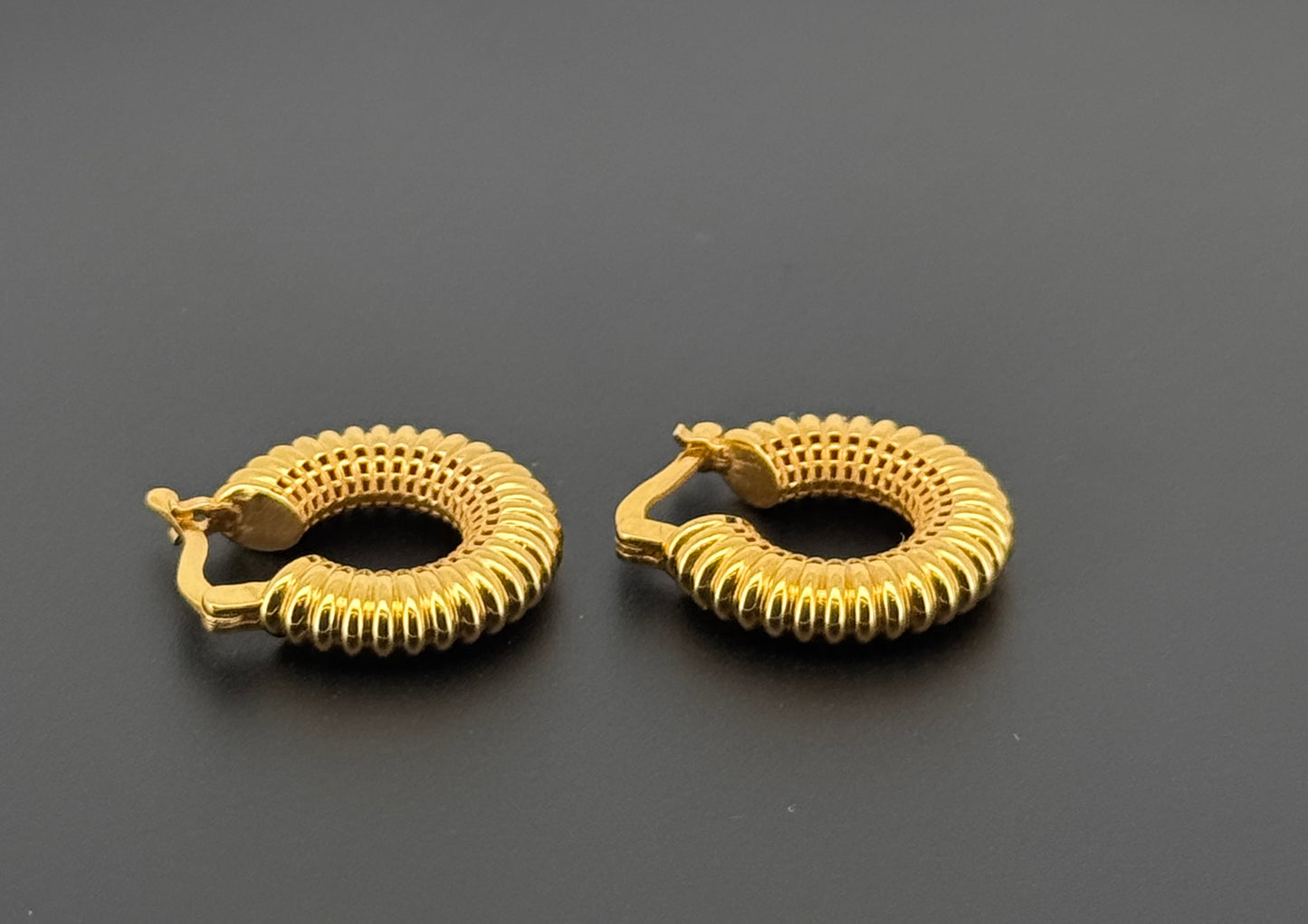 22k Solid Gold Simple Ladies Hoops E282