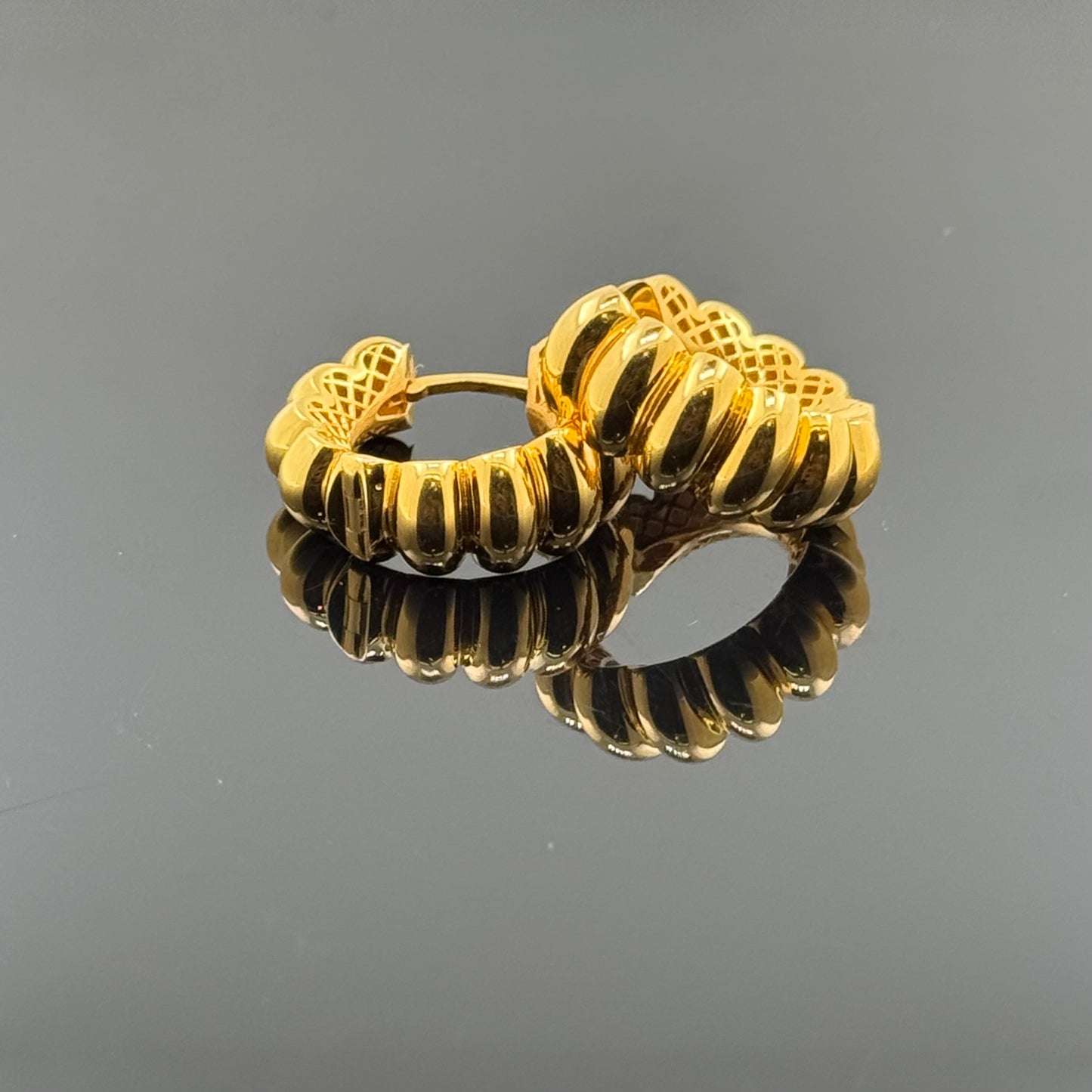 22k Solid Gold Simple Ladies Hoops E33