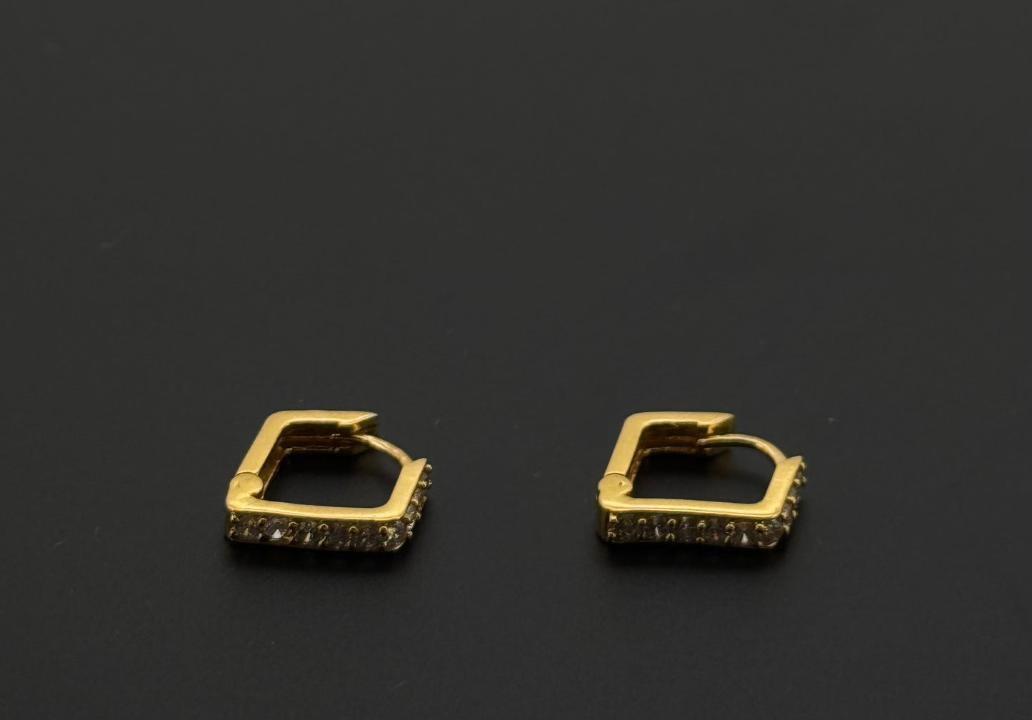 22k Solid Gold Simple Ladies Hoops E351