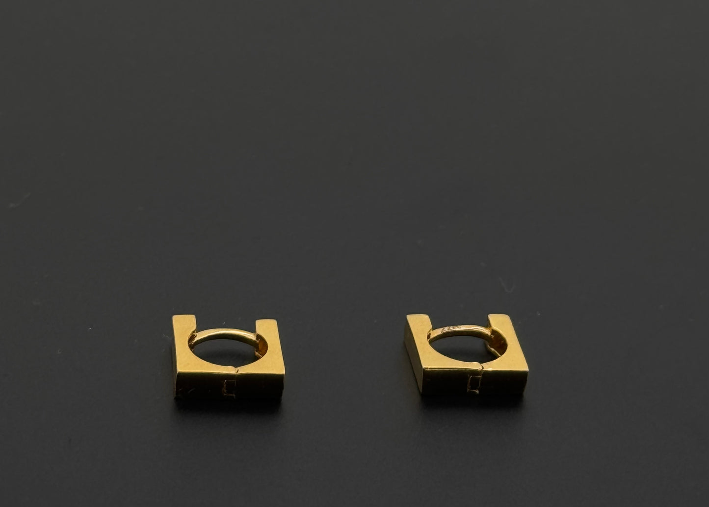 22k Solid Gold Simple Ladies Hoops E365