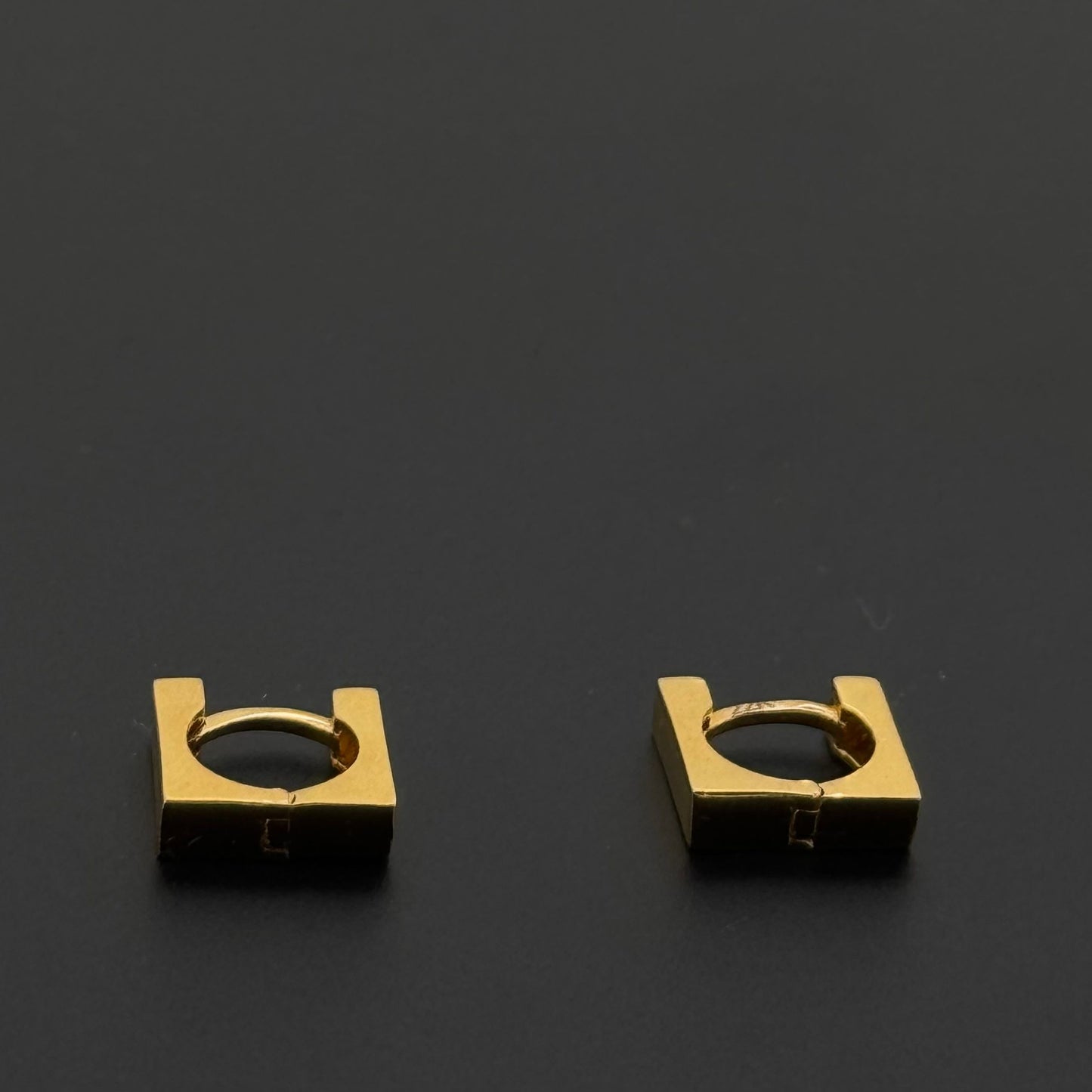 22k Solid Gold Simple Ladies Hoops E365