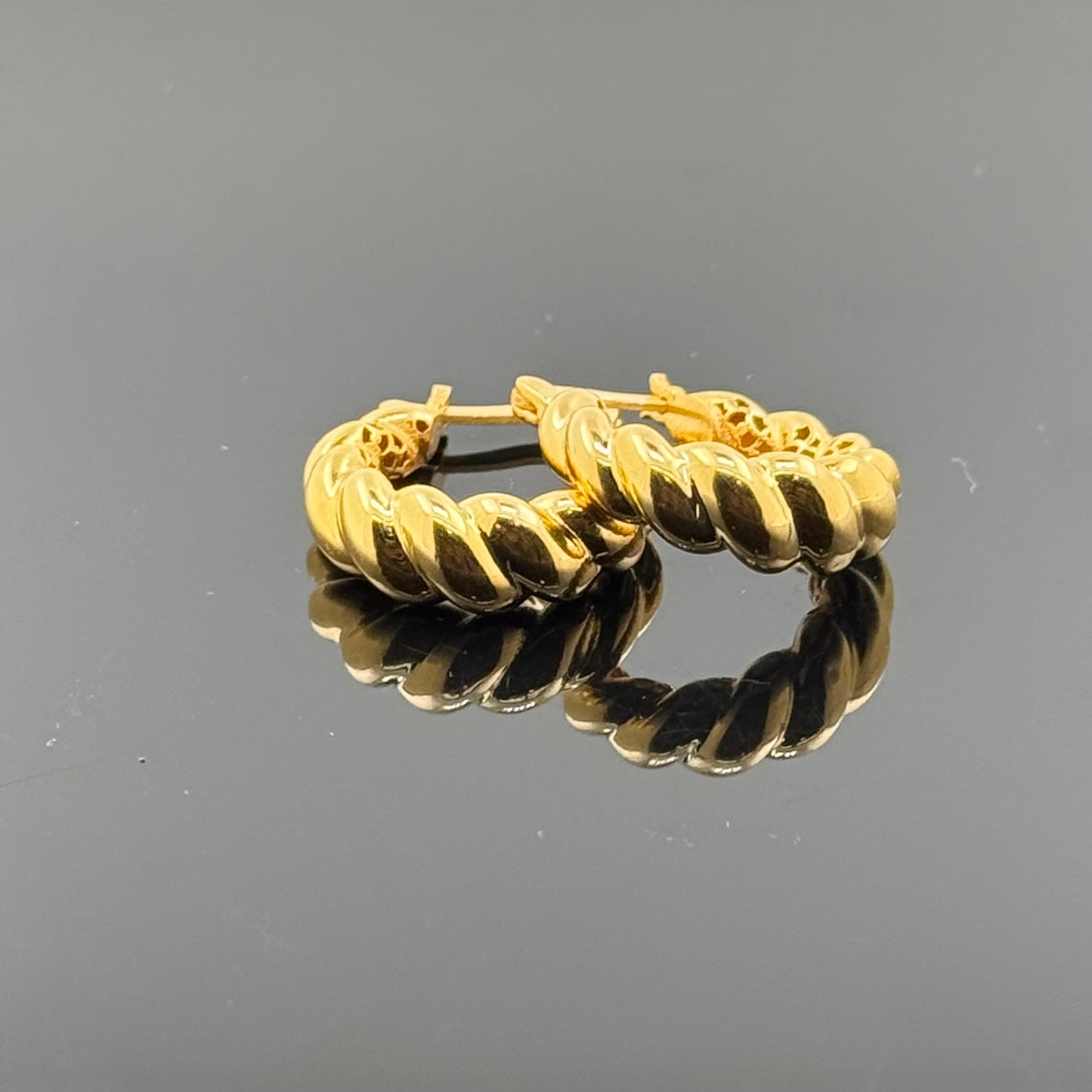 22k Solid Gold Simple Ladies Hoops E37