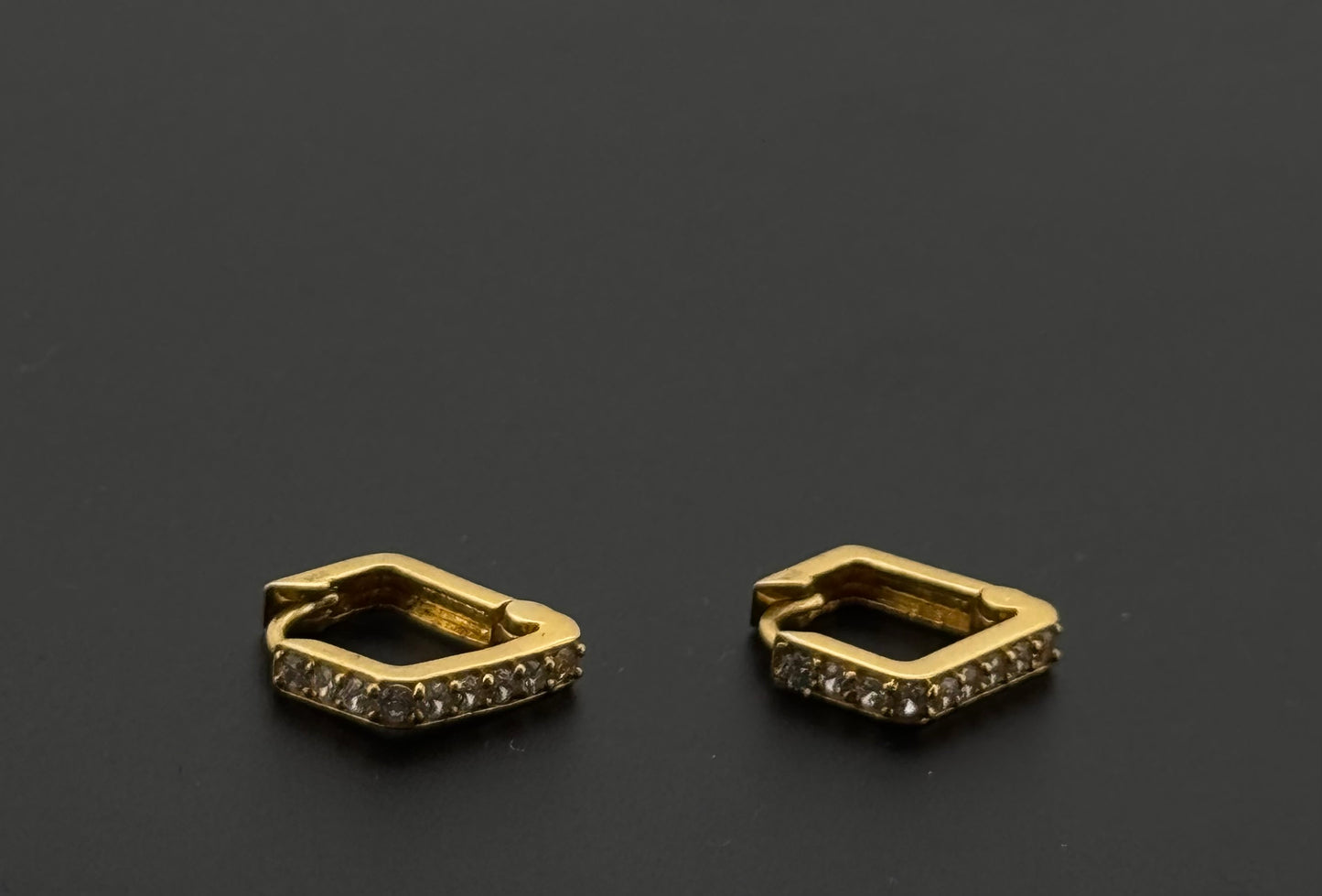 22k Solid Gold Simple Ladies Hoops E372