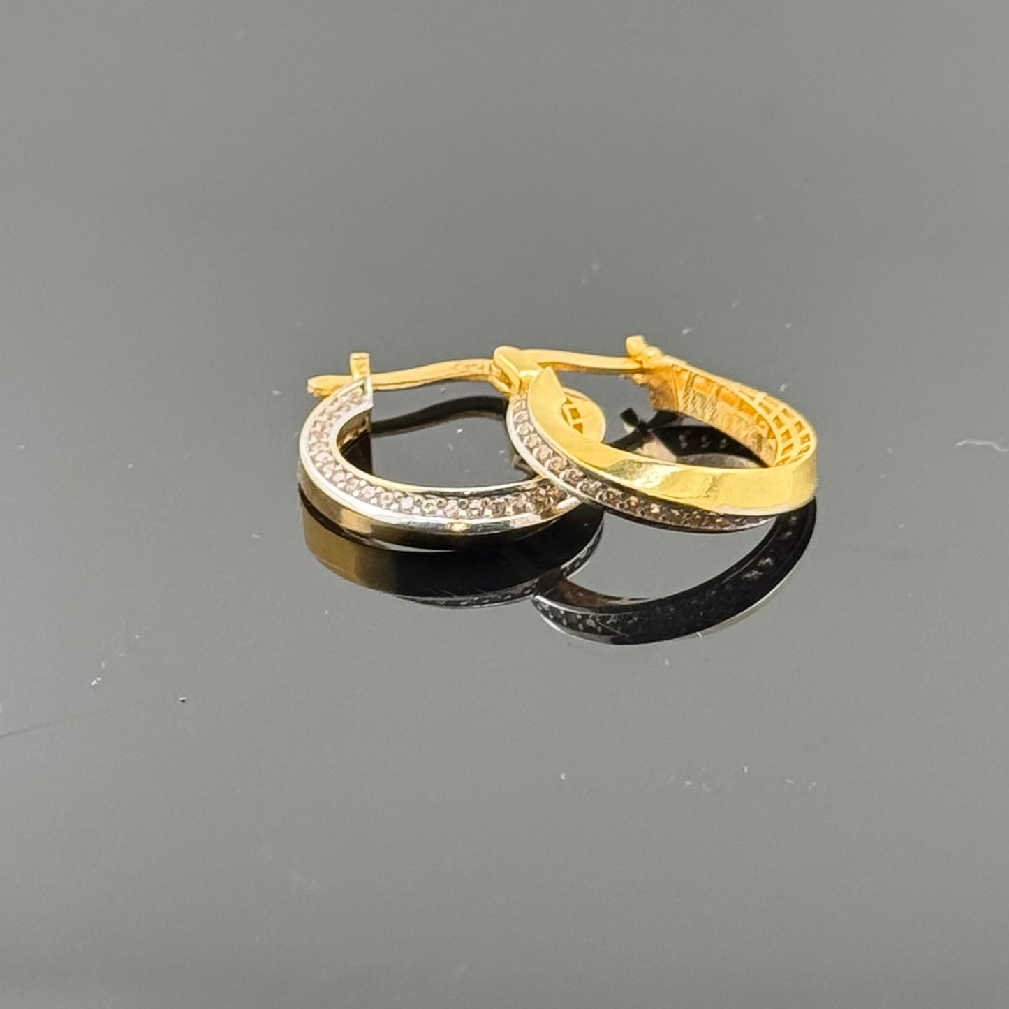 22k Solid Gold Simple Ladies Hoops E38