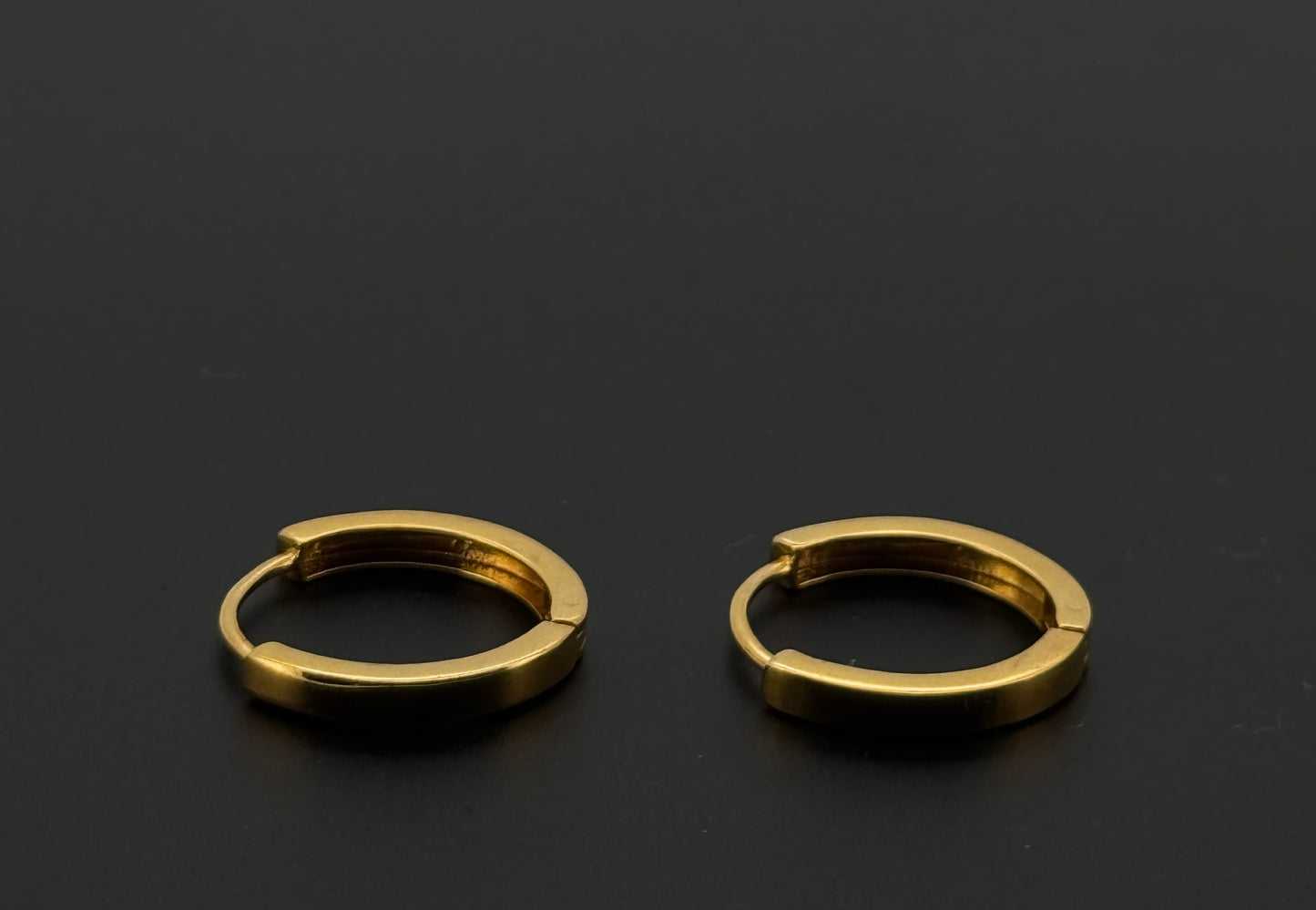 22k Solid Gold Simple Ladies Hoops E386