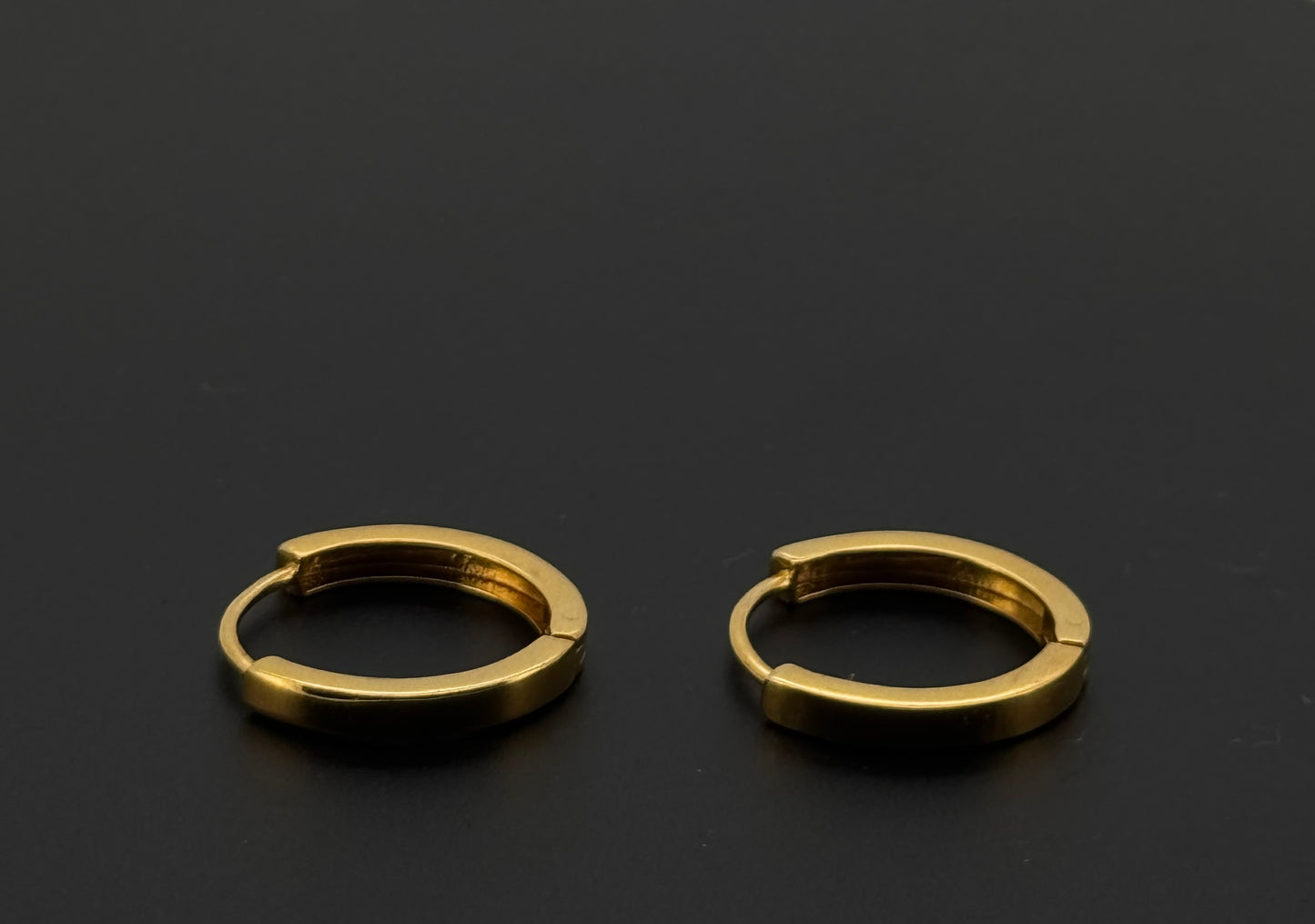 22k Solid Gold Simple Ladies Hoops E389