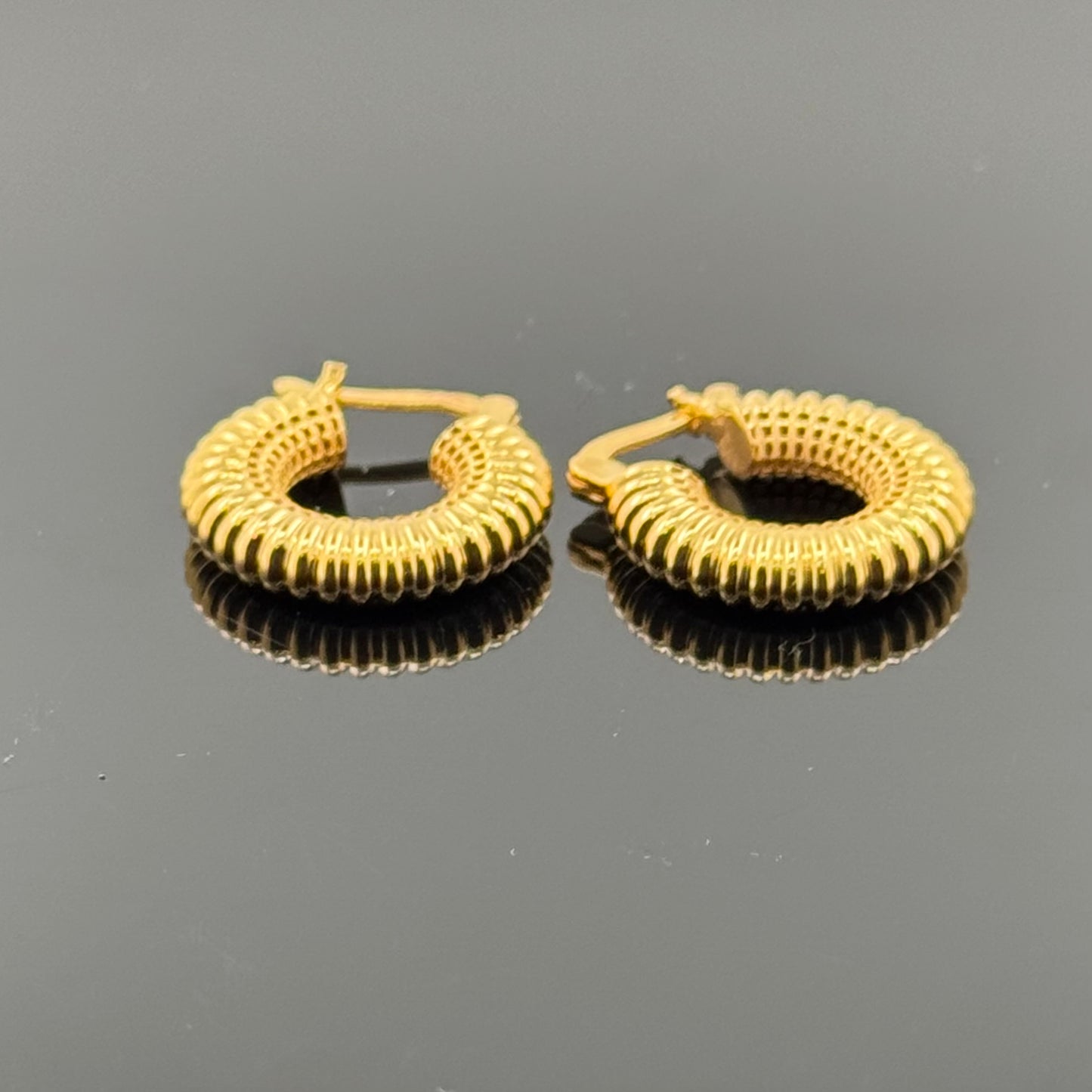 22k Solid Gold Simple Ladies Hoops E39