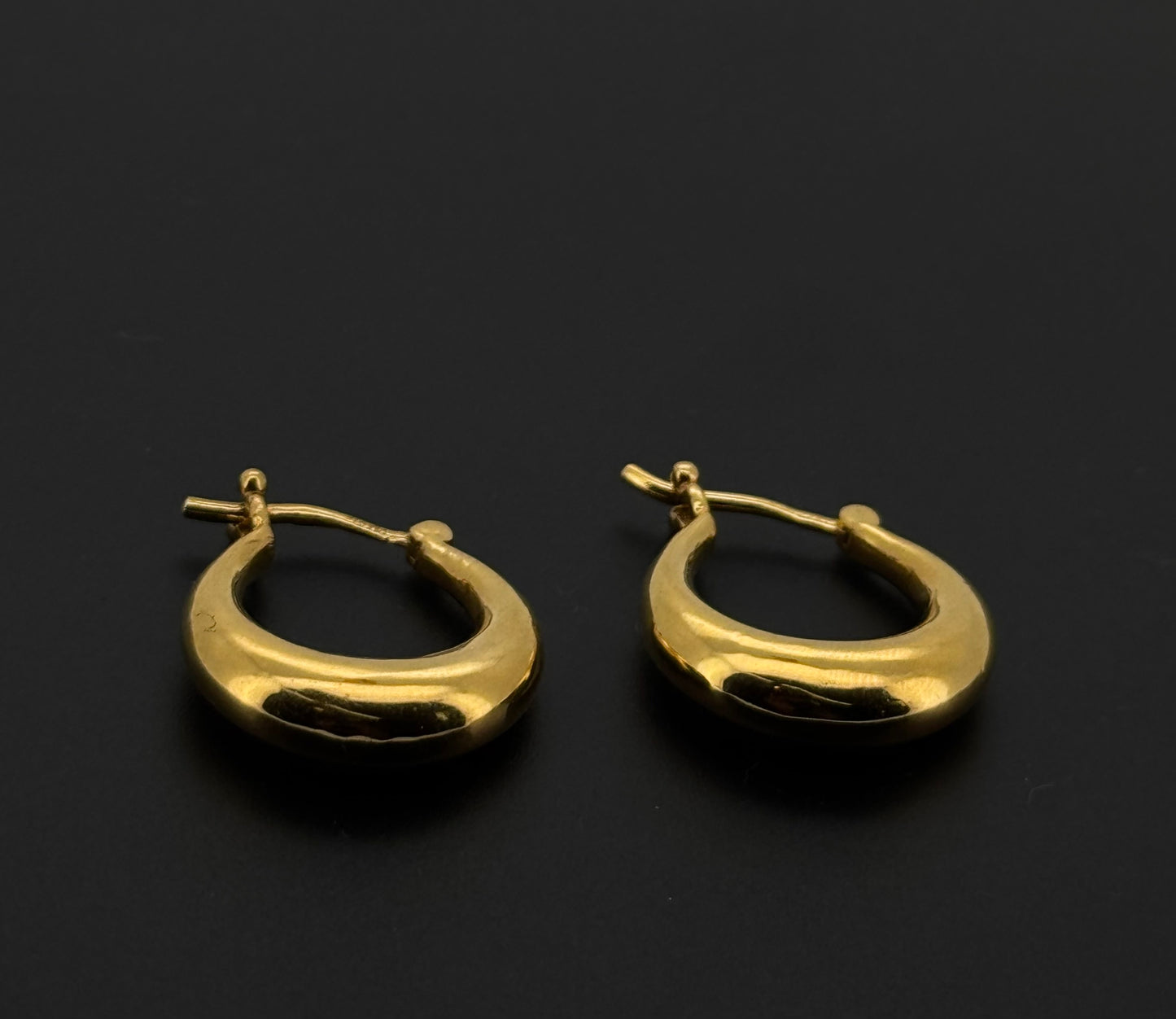 22k Solid Gold Simple Ladies Hoops E390