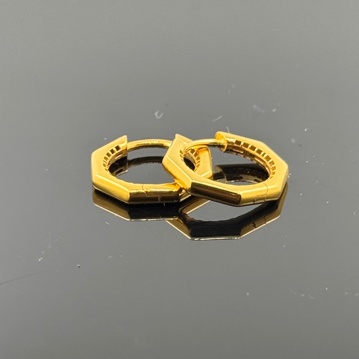 22k Solid Gold Simple Ladies Hoops E40