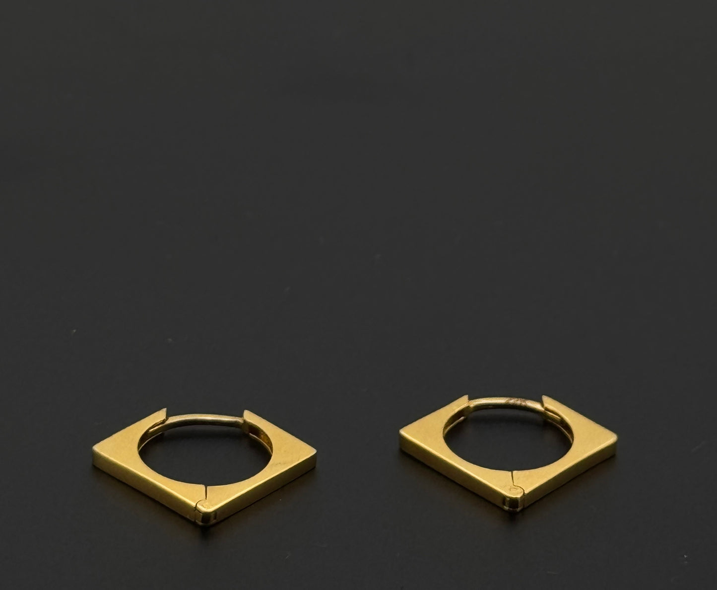 22k Solid Gold Simple Ladies Hoops E477