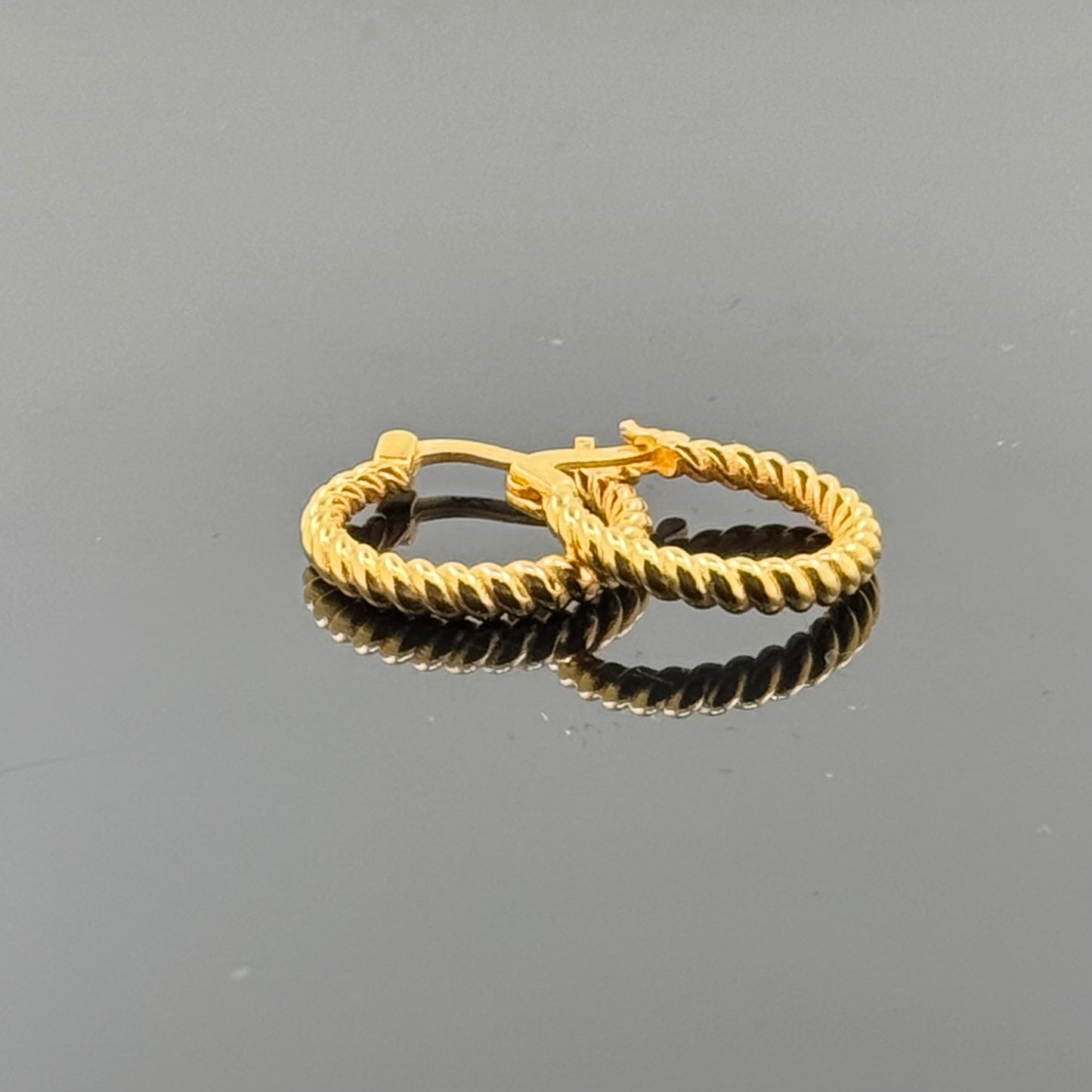 22k Solid Gold Simple Ladies Hoops E57