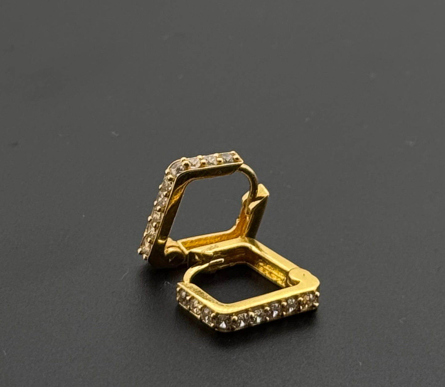 22k Solid Gold Simple Ladies Hoops E585