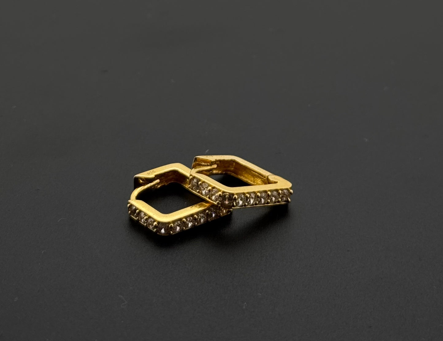 22k Solid Gold Simple Ladies Hoops E600