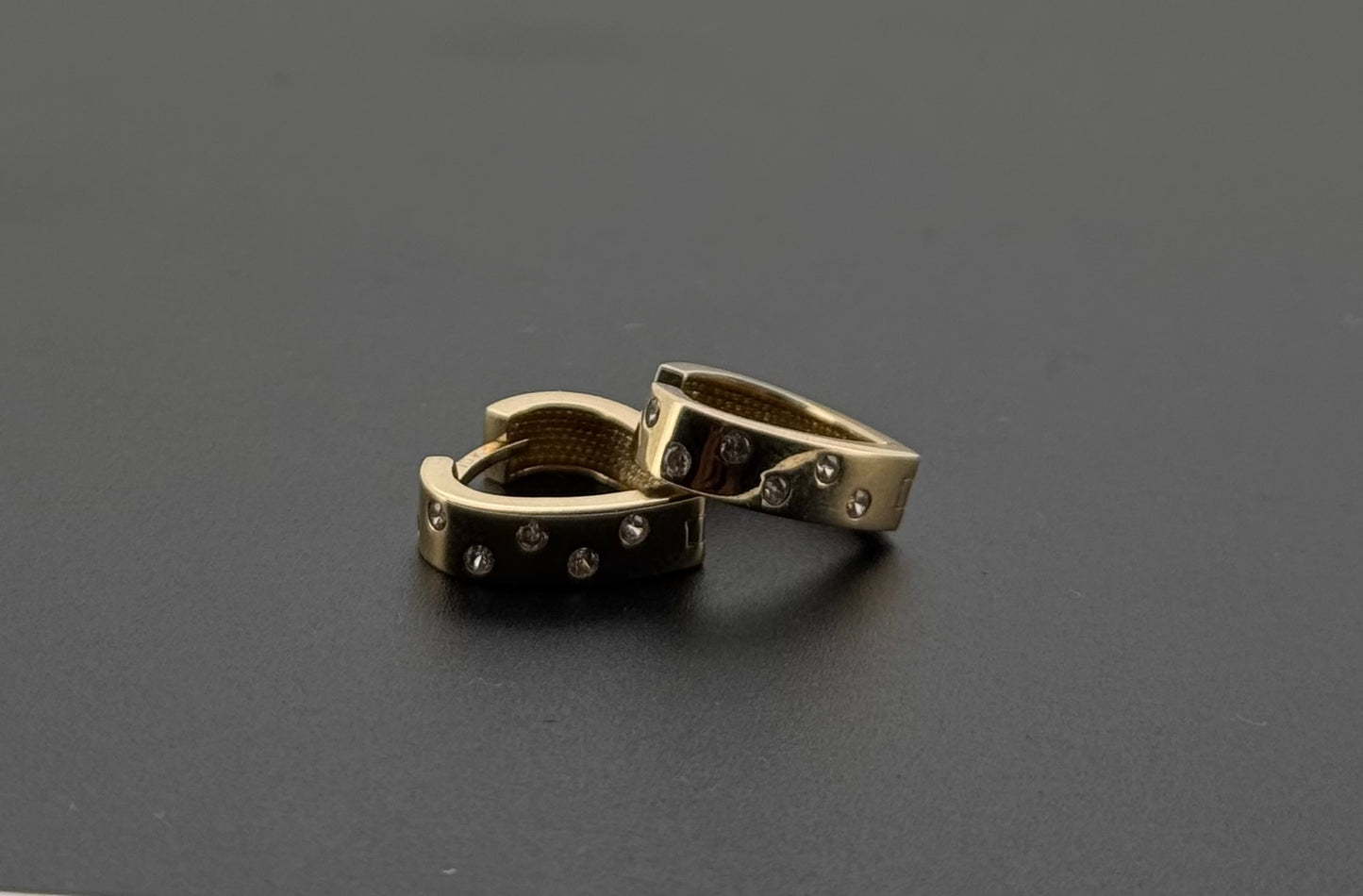 10k Solid Gold Simple Ladies Hoops E604