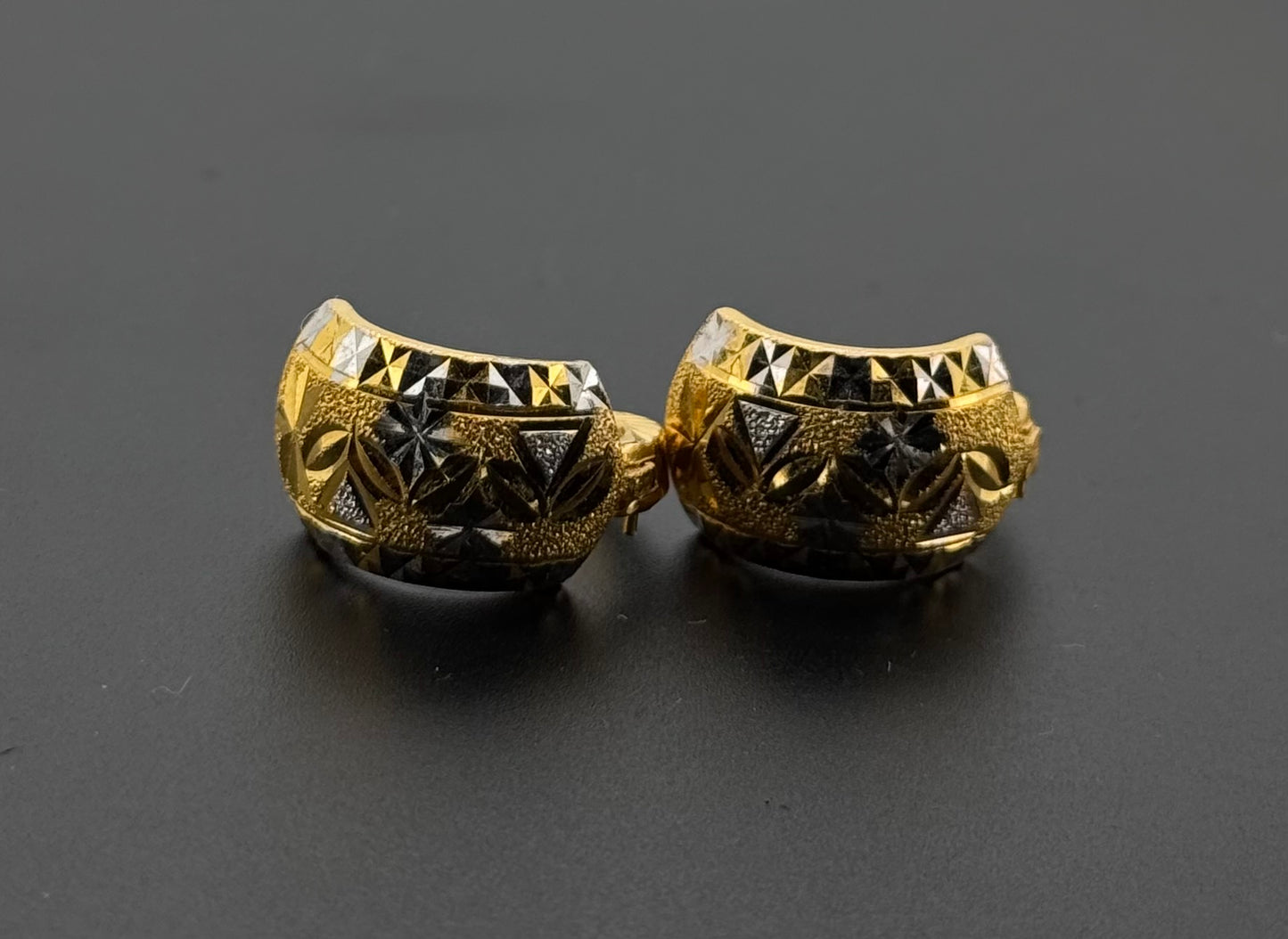 22k Solid Gold Simple Ladies Hoops E609