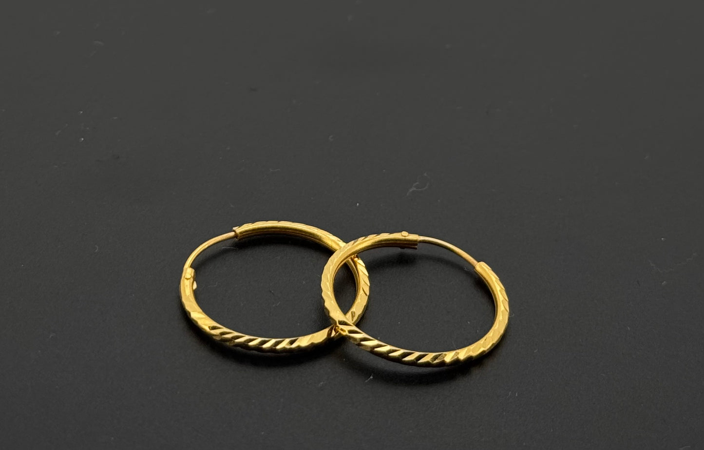 22k Solid Gold Simple Ladies Hoops E616