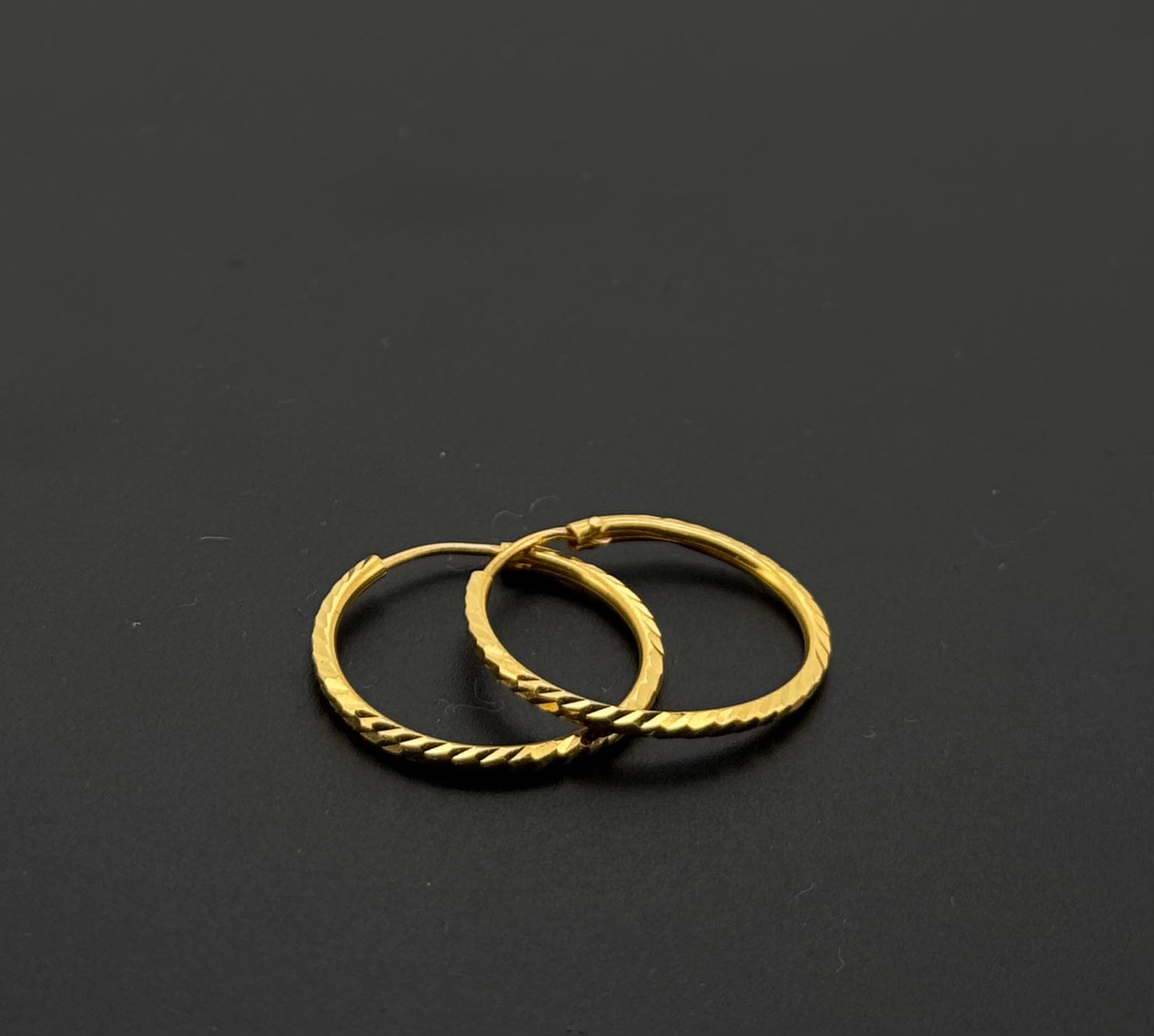 22k Solid Gold Simple Ladies Hoops E617