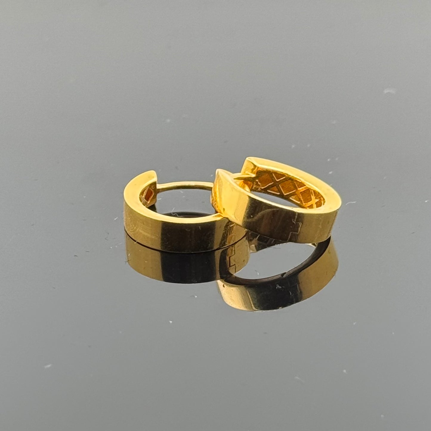 22k Solid Gold Simple Ladies Hoops E62