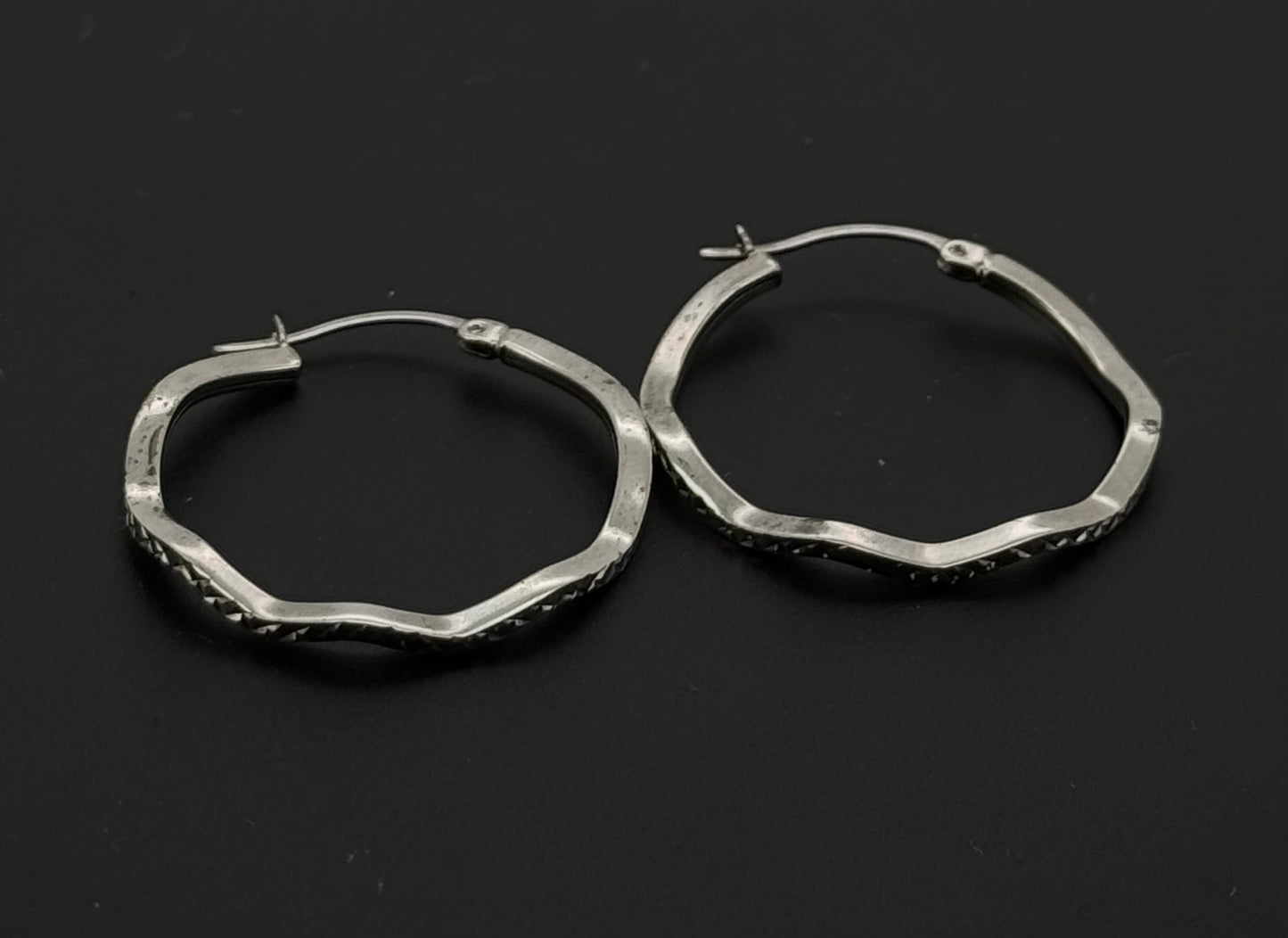 10K Solid Gold Simple Ladies Hoops E683