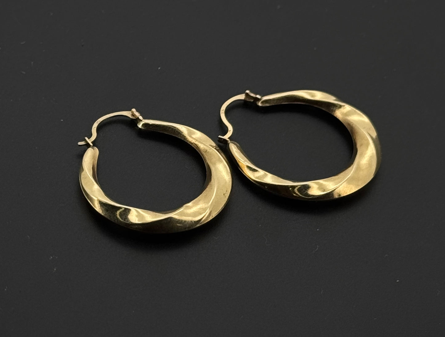 10K Solid Gold Simple Ladies Hoops E686