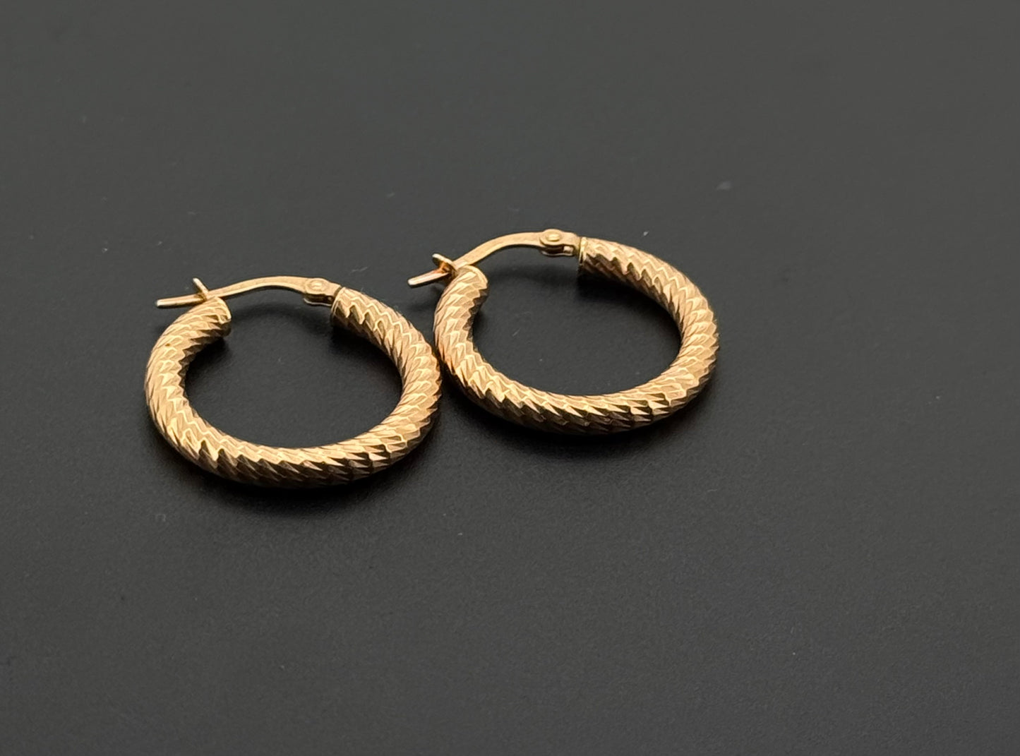 10K Solid Gold Simple Ladies Hoops E712