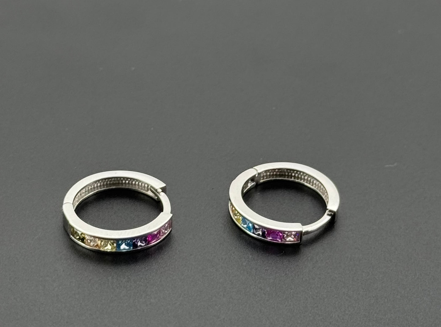 10K Solid Gold Simple Ladies Hoops E725