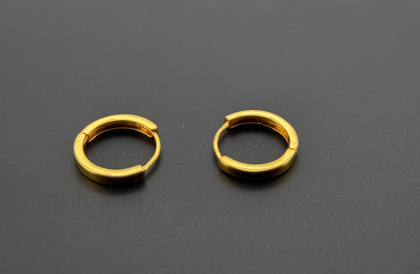 22K Solid Gold Simple Ladies Hoops E758