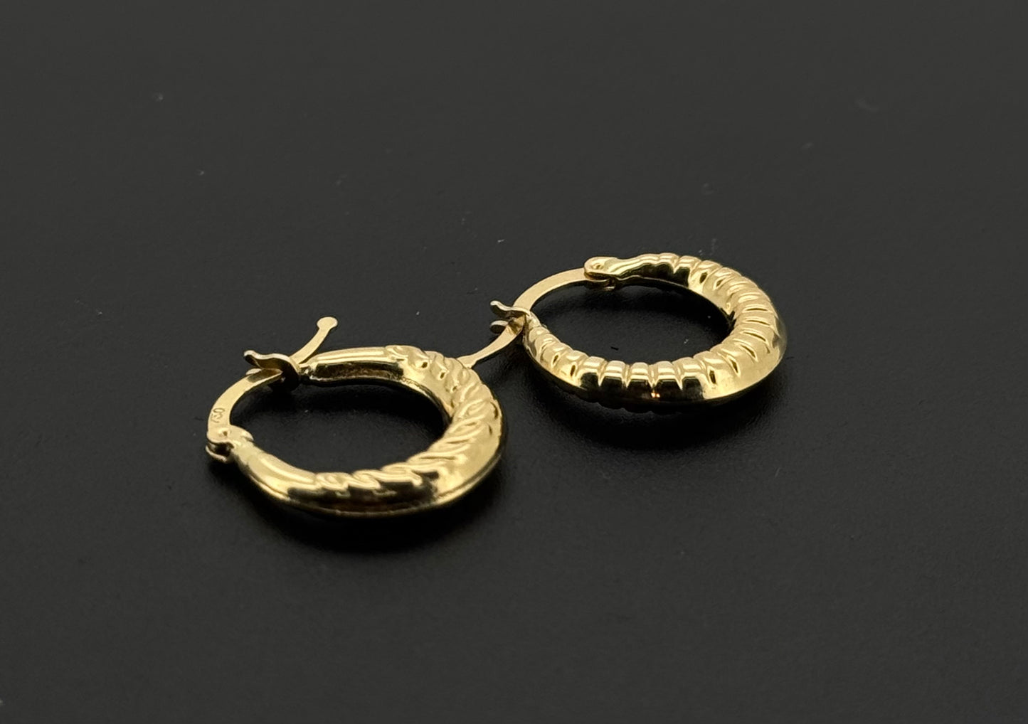 18K Solid Gold Simple Ladies Hoops E879