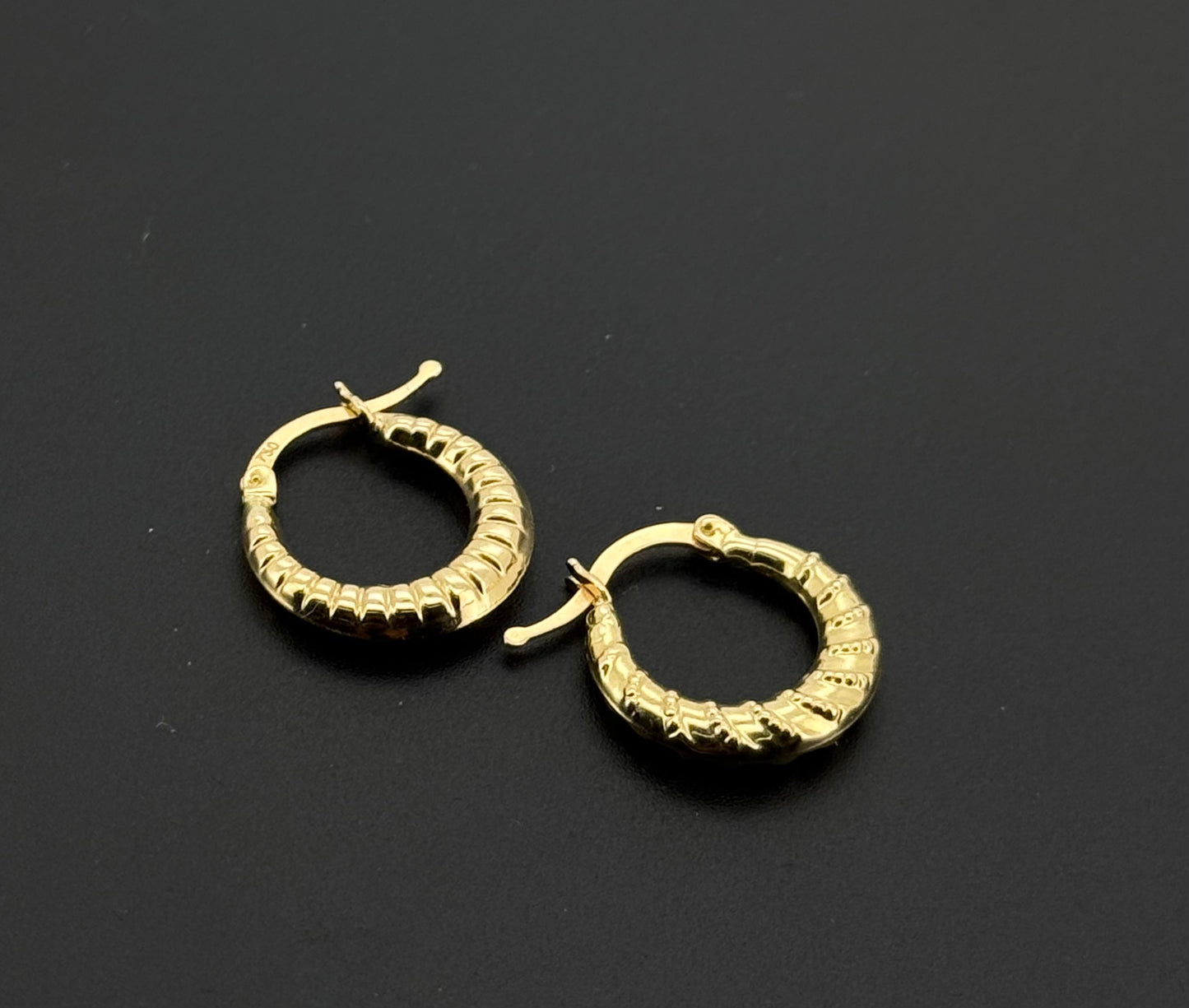 18K Solid Gold Simple Ladies Hoops E893