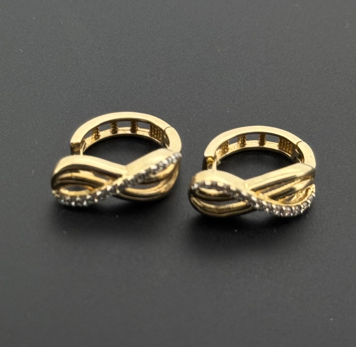 10k Solid Gold Simple Ladies Hoops E959