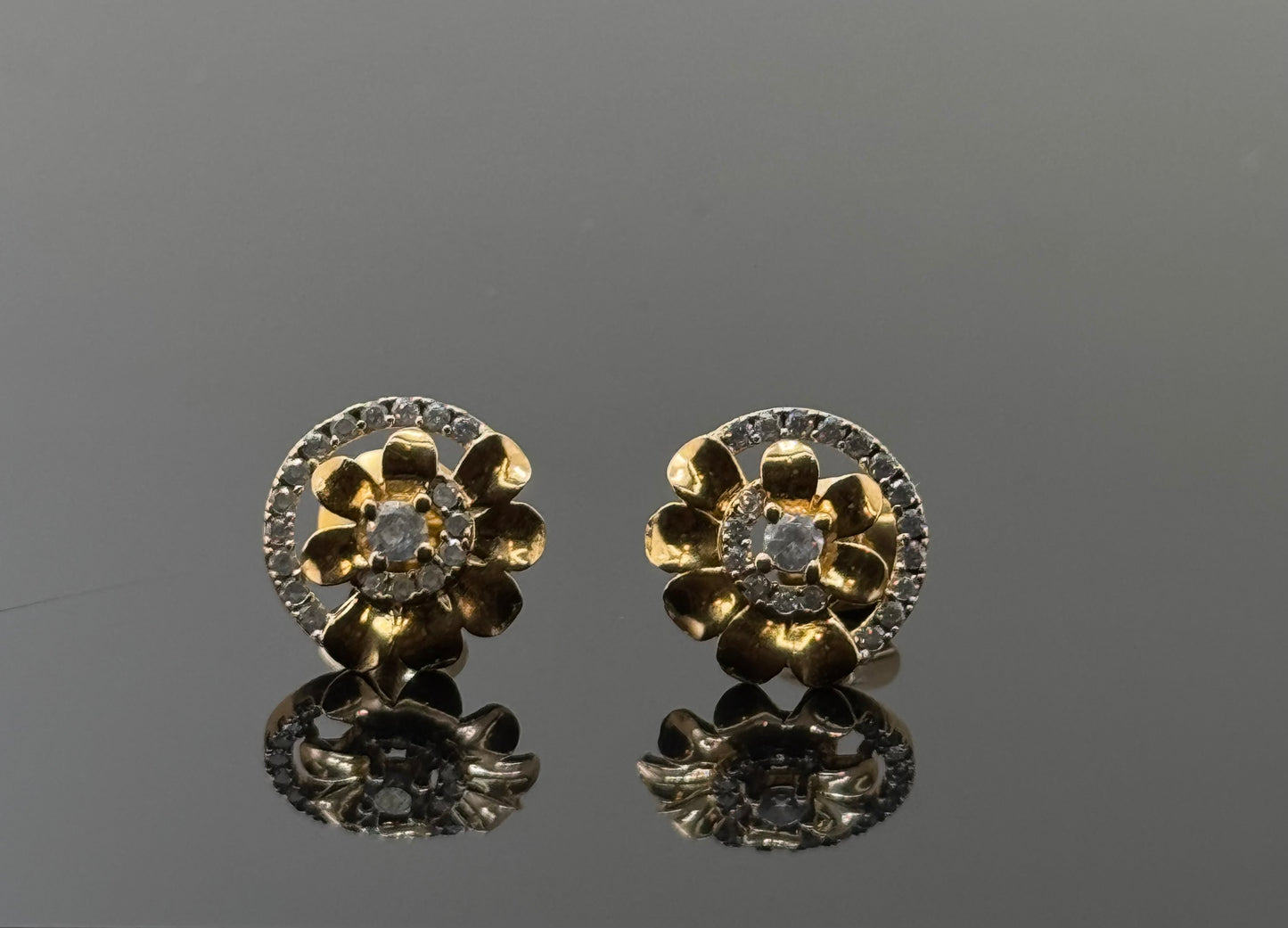 22K Solid Gold Fancy Studs ES109