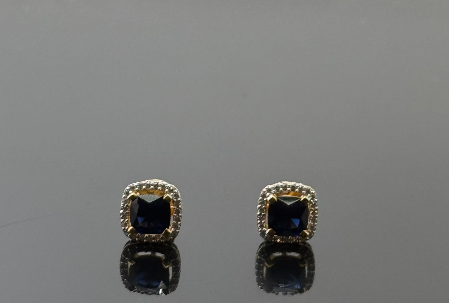 22K Solid Gold Fancy Studs ES124