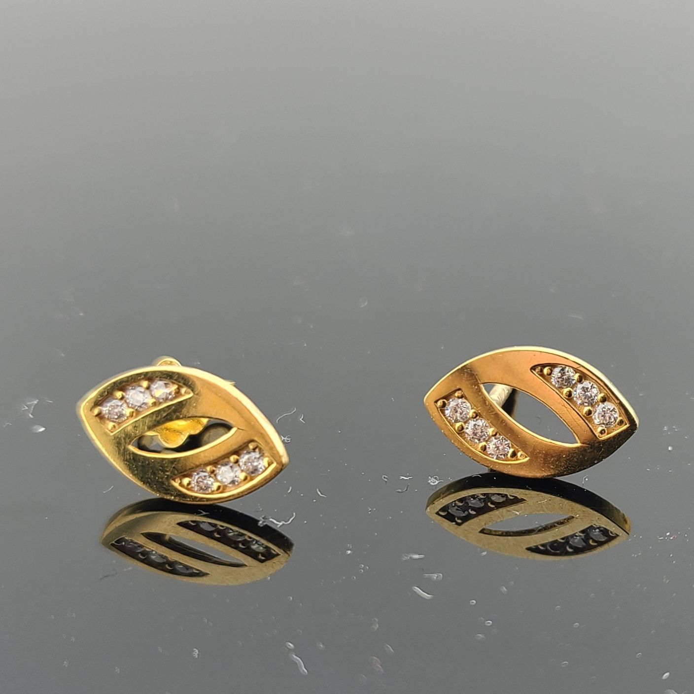 22K Solid Gold Children Studs ES1656