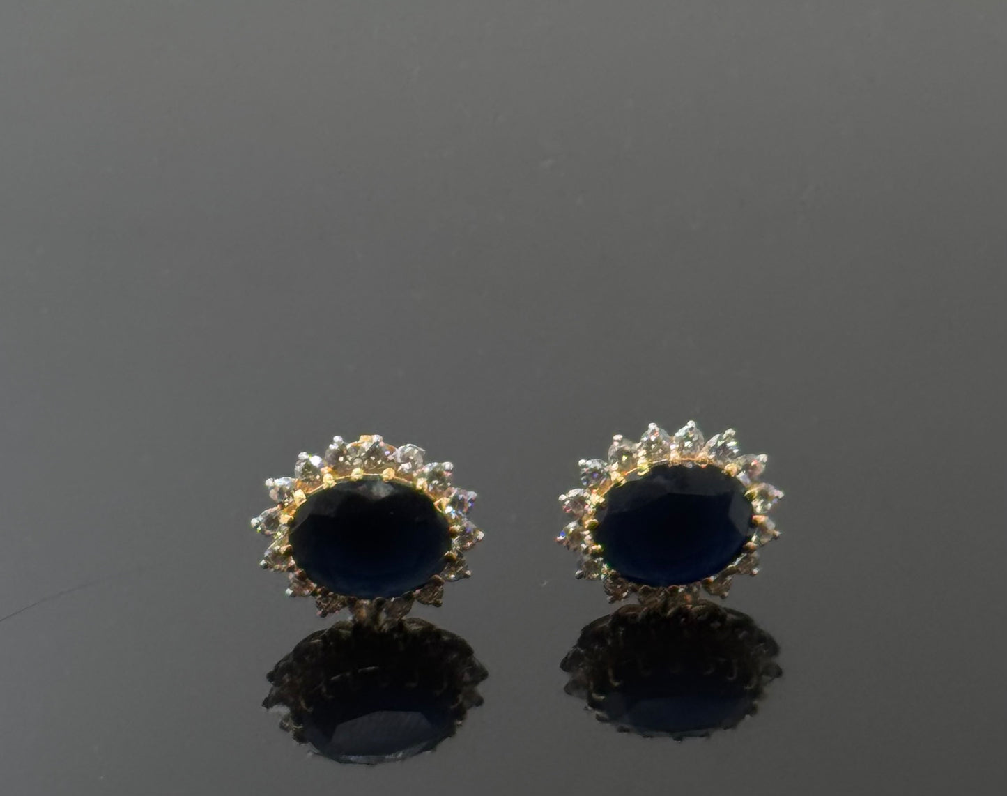 22K Solid Gold Fancy Studs ES183