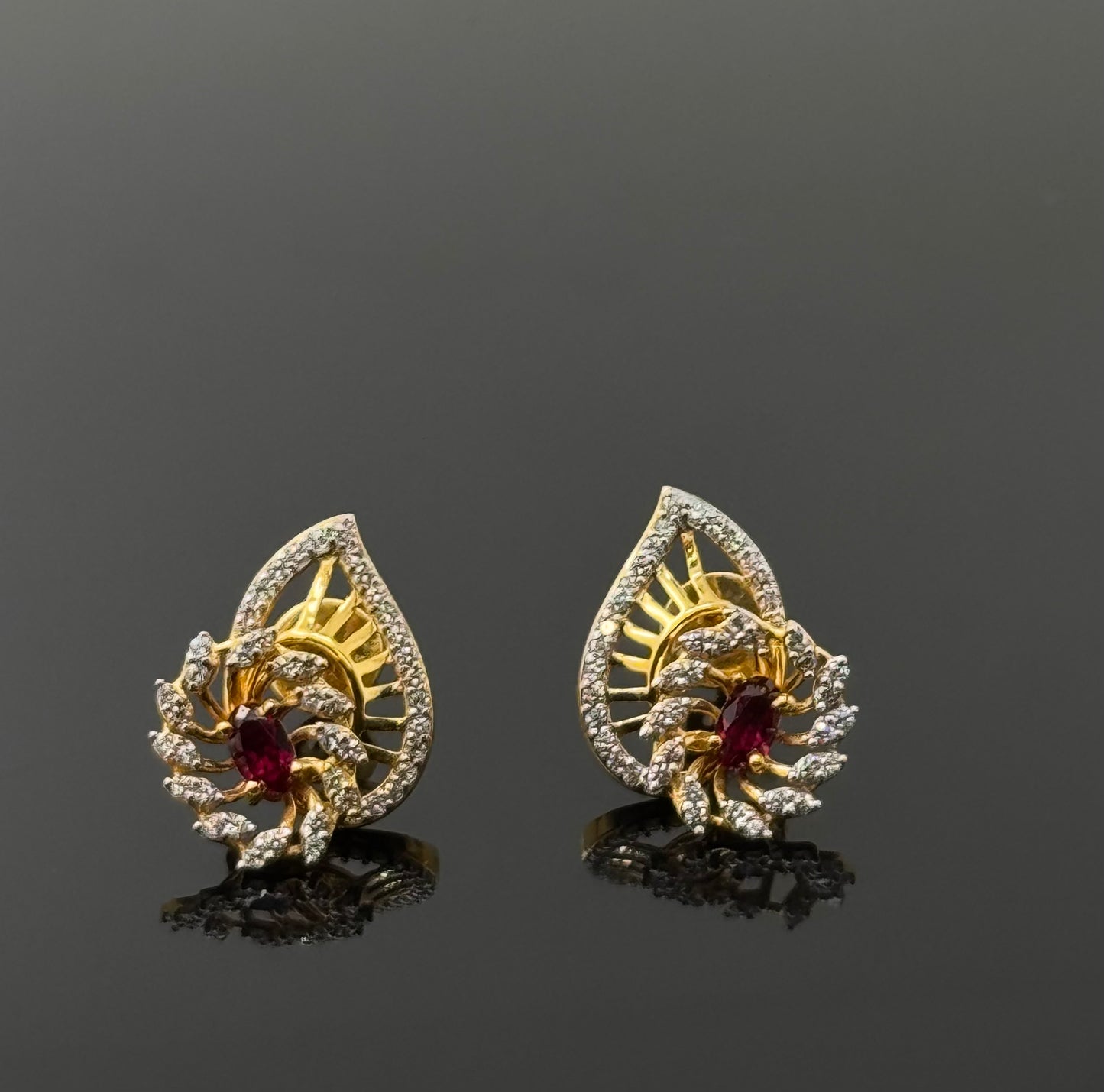 22K Solid Gold Fancy Studs ES194