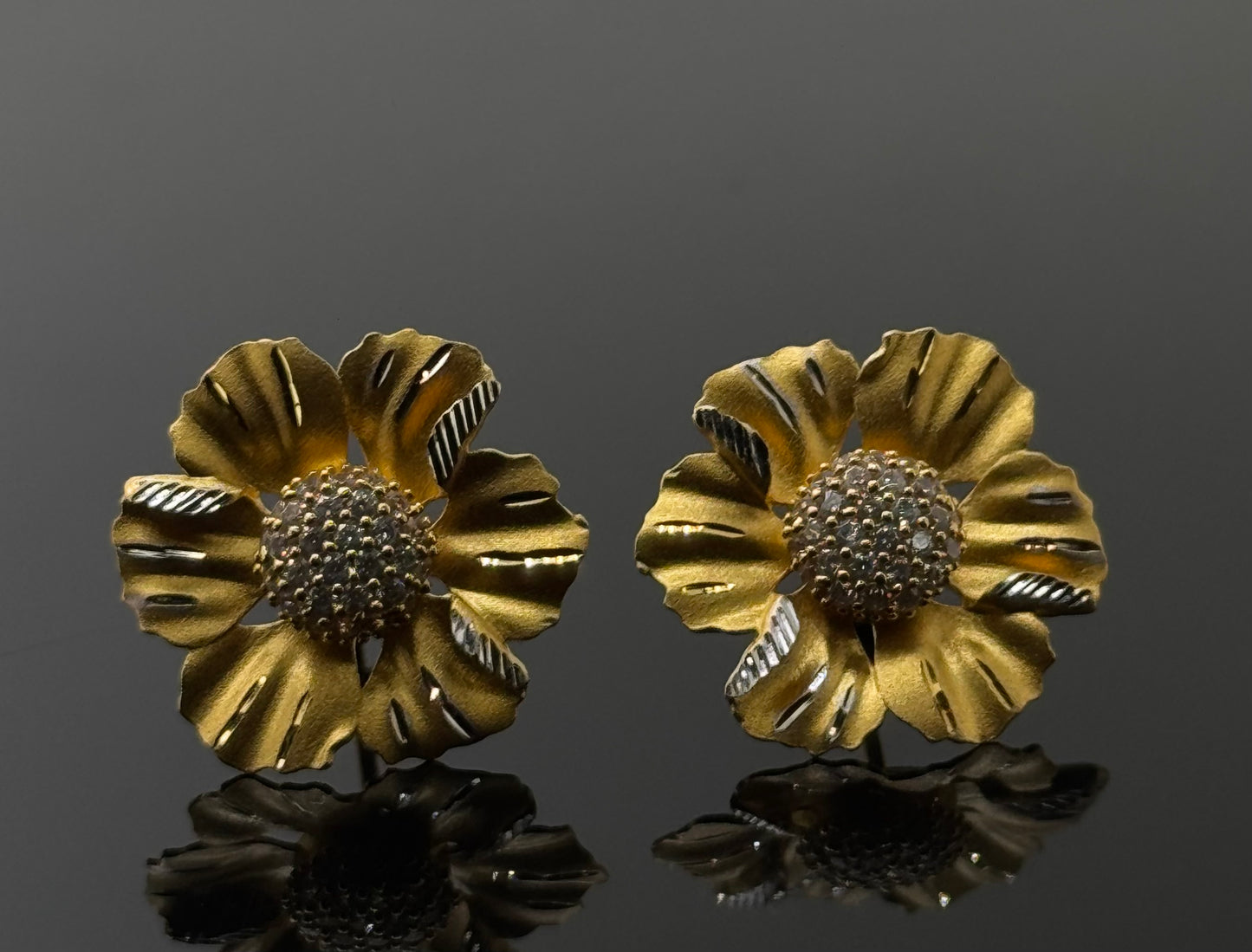 22K Solid Gold Fancy Studs ES210