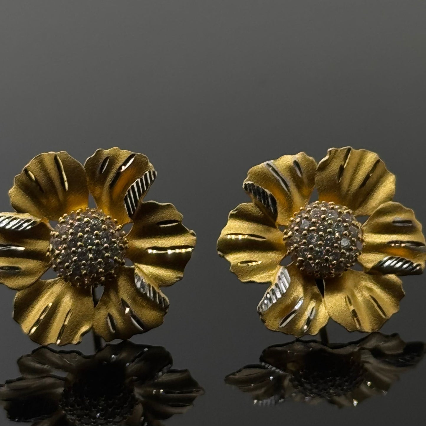 22K Solid Gold Fancy Studs ES210