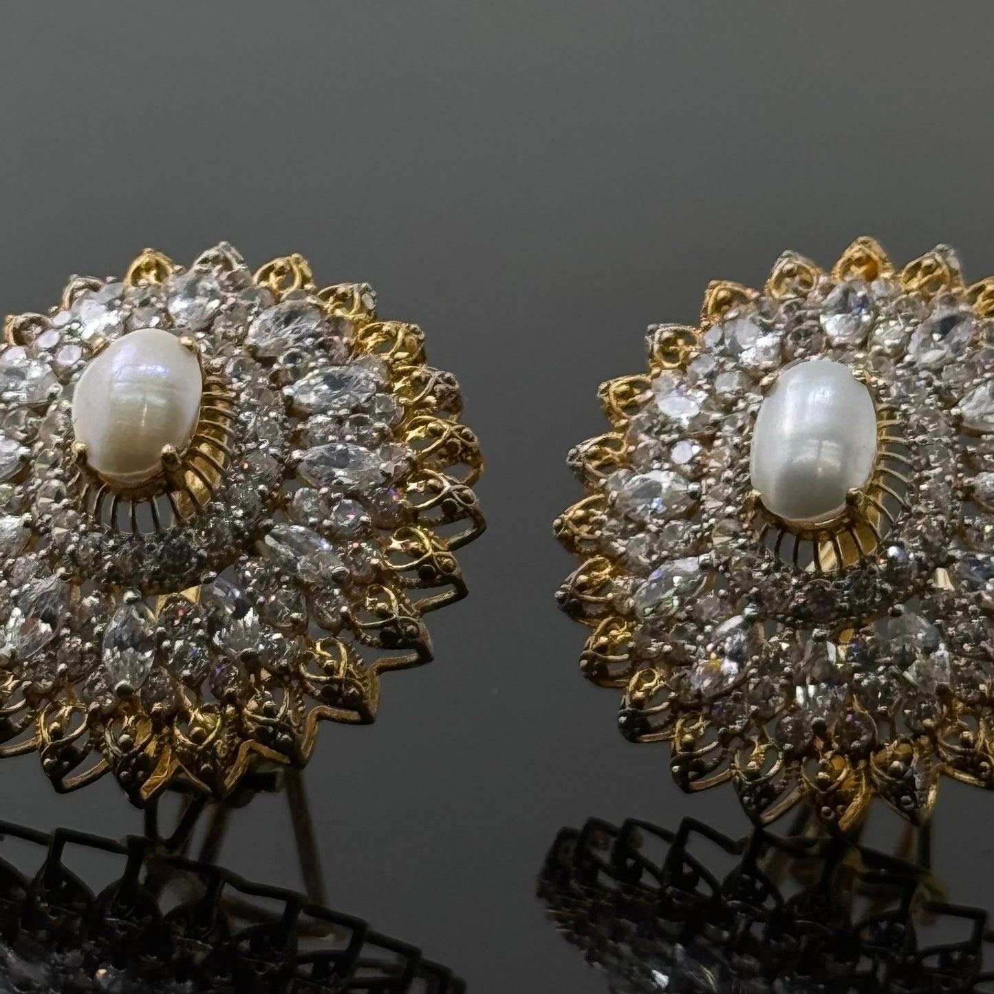 22K Solid Gold Fancy Studs ES217