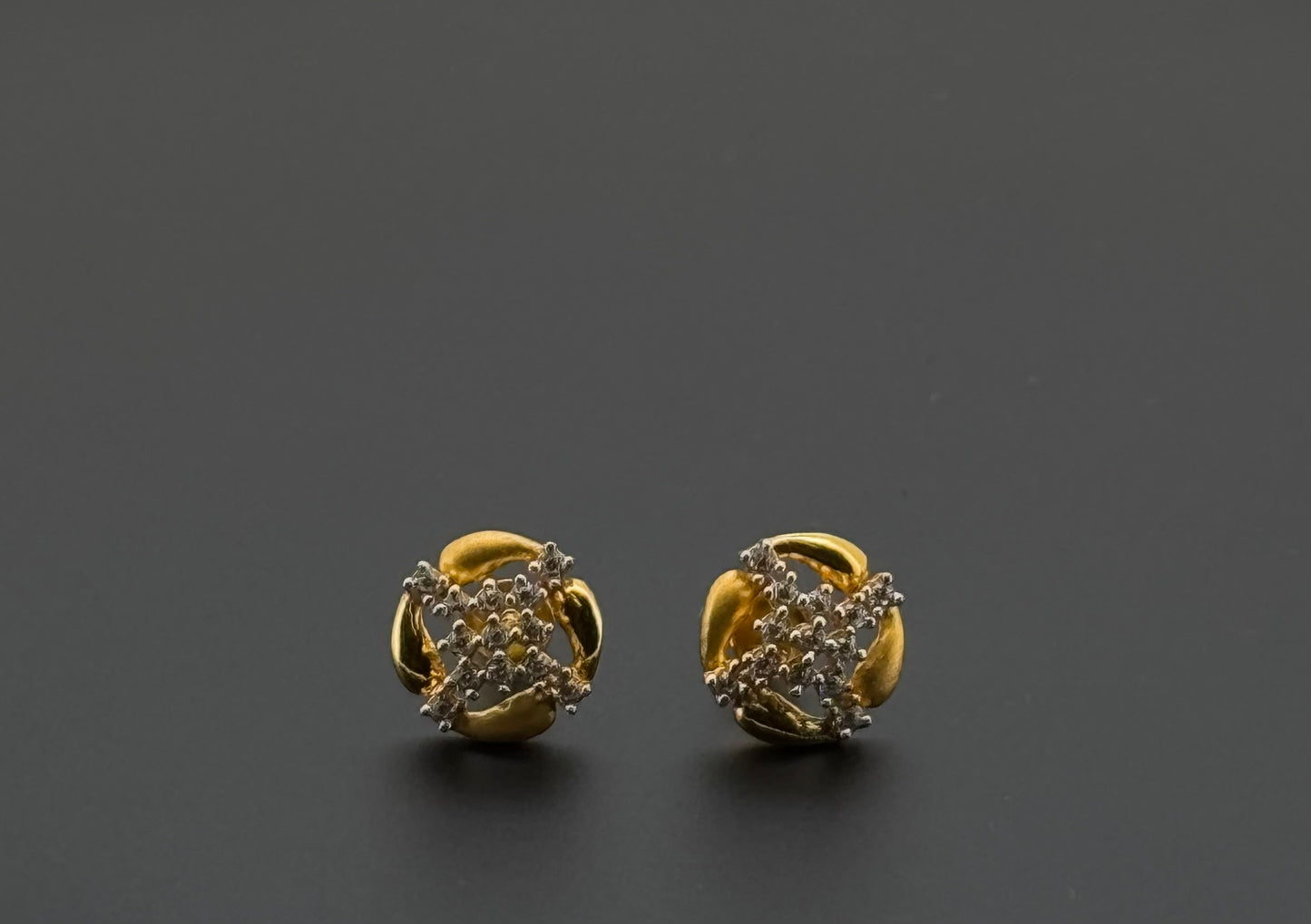 22K Solid Gold Fancy Studs ES373